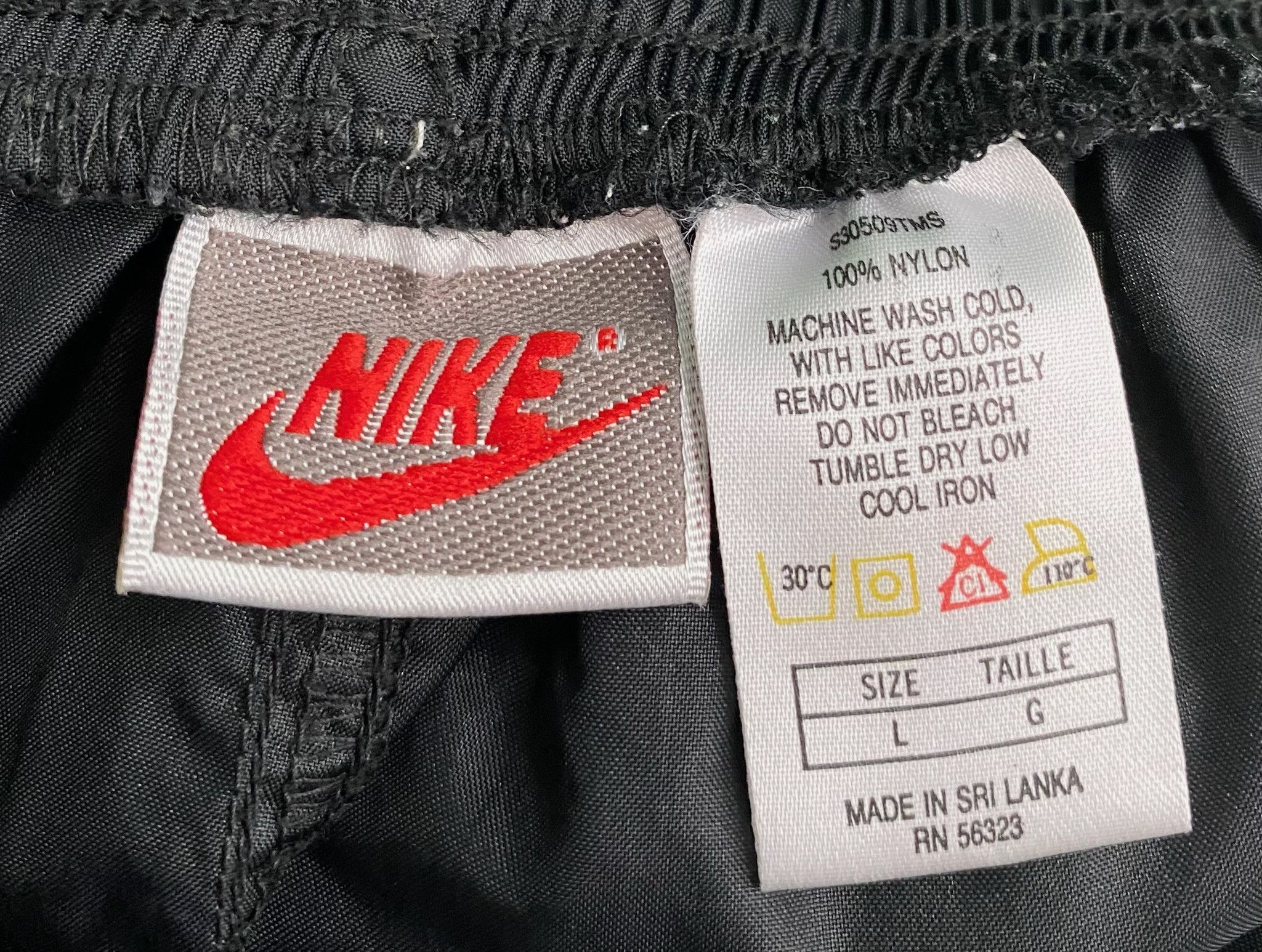 Nike 90’s Nike Spellout Grey Tag Black Windbreaker Pants Medium Size US 34 / EU 50 - 5 Thumbnail
