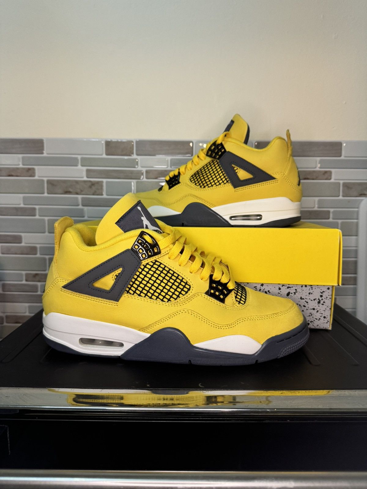 Jordan Brand Jordan 4 Lightning Size US 9 / EU 42 - 1 Thumbnail