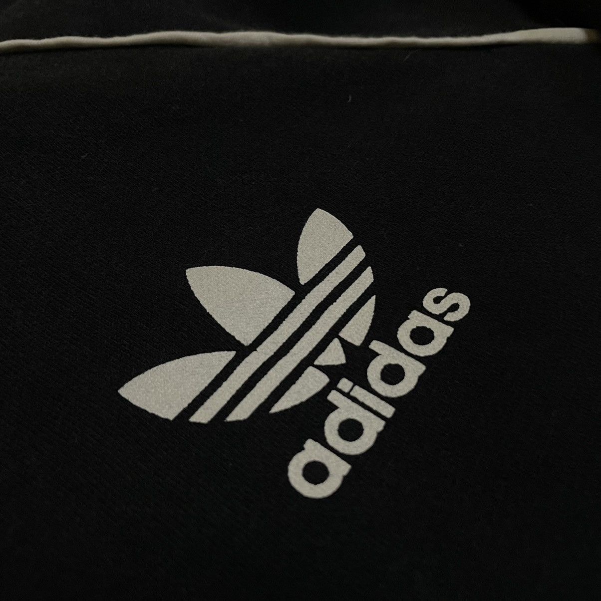 Adidas VINTAGE ADIDAS TREFOIL BIG LOGO HOODIE SWEATER Size US L / EU 52-54 / 3 - 10 Thumbnail