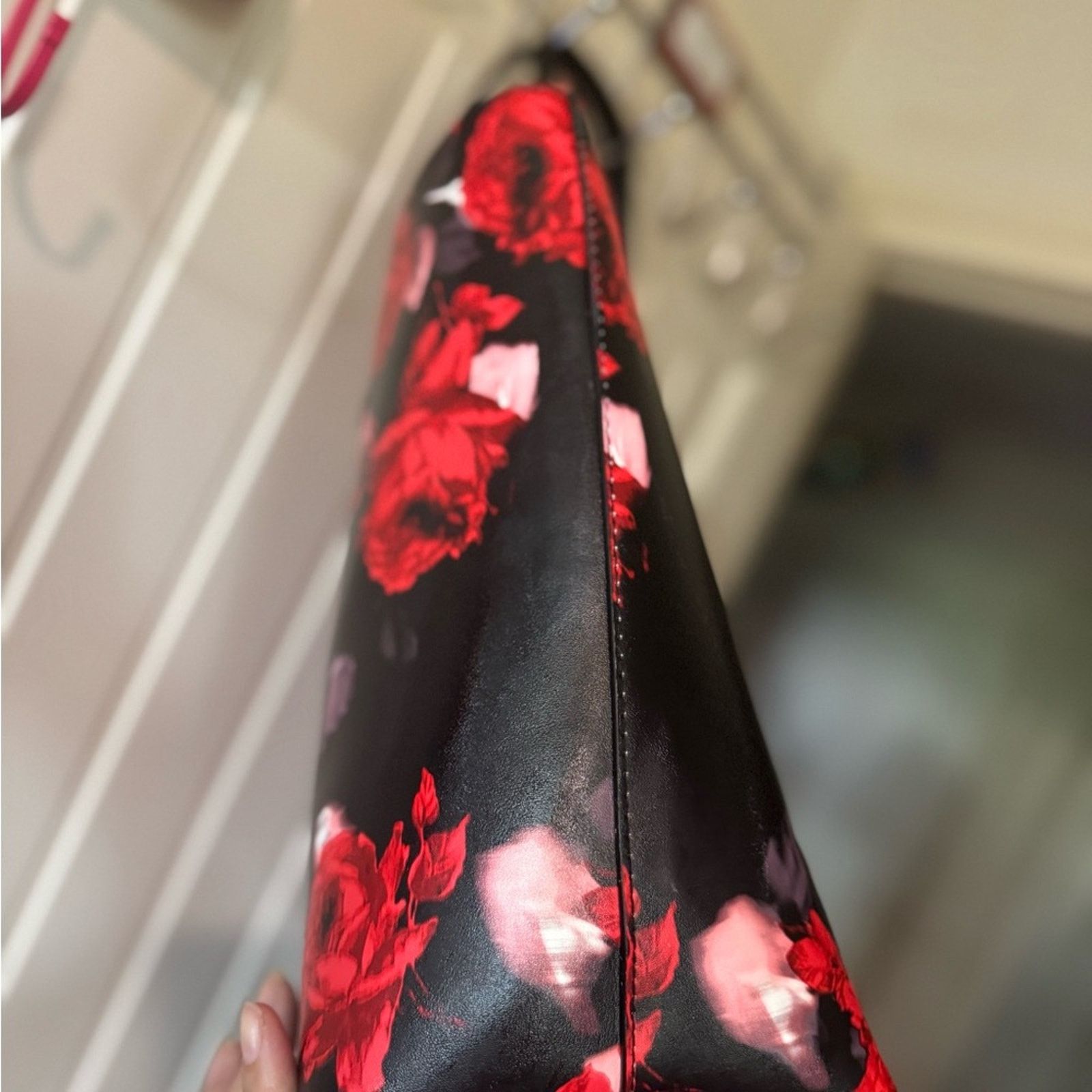 Victoria's Secret VICTORIA’S SECRET Black & Red Rose Floral Tote Size ONE SIZE - 6 Thumbnail