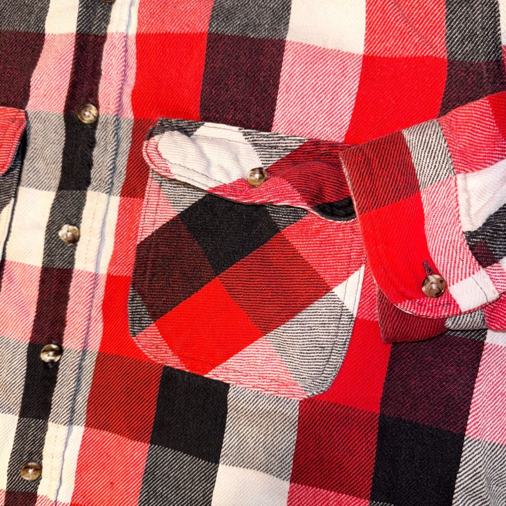 Vintage VINTAGE DEER CREEK Shirt Button-Up Plaid Red & Black Long Sleeve XL Mens Classic Outdoor Logo Size US XL / EU 56 / 4 - 4 Thumbnail