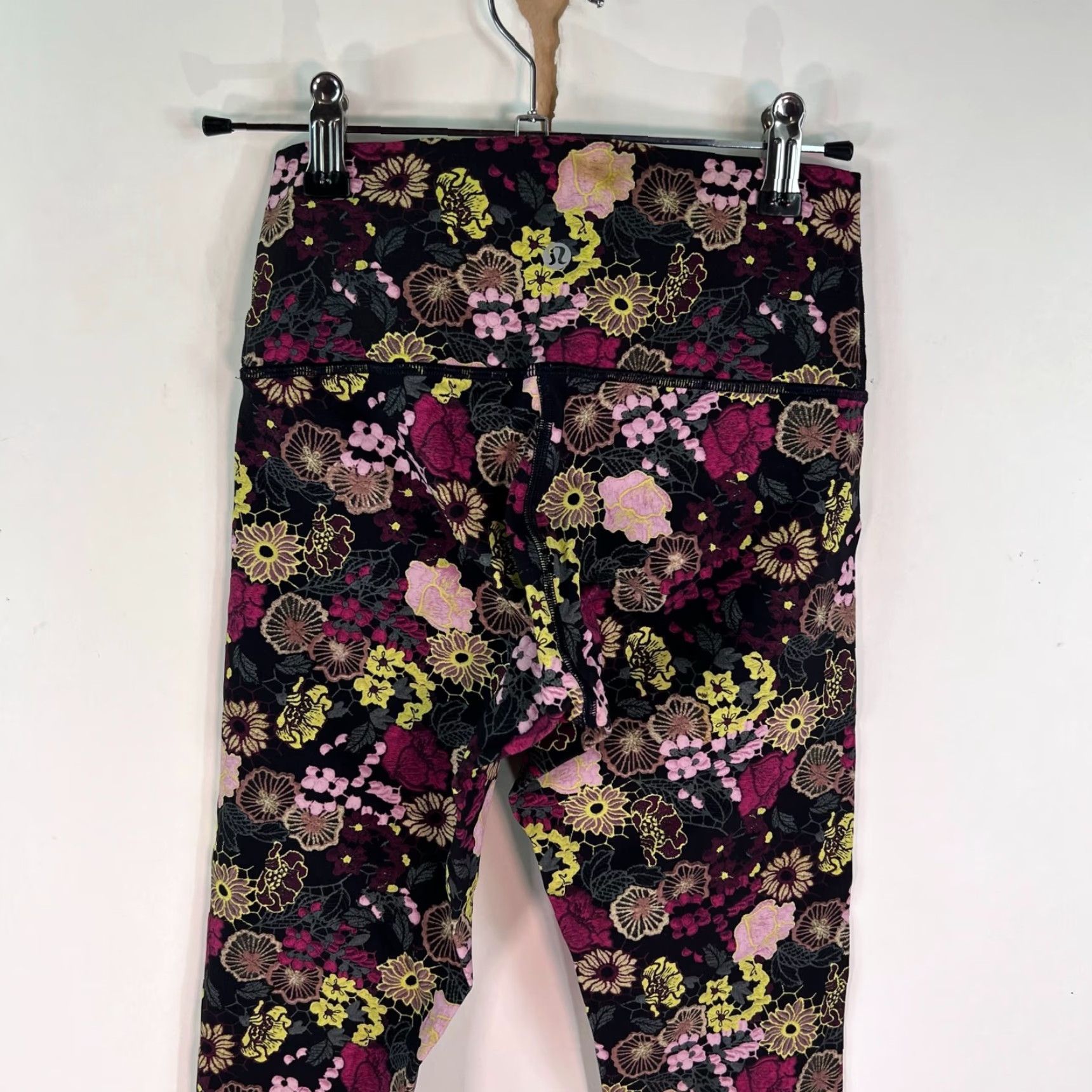 Lululemon Lululemon Wunder Under Leggings Fluorolace Multi Color Floral Size 4 Womens Skinny Leggings Luxtreme Luxtreme Pull On Inseam 20 in Size 27" / US 4 / IT 40 - 4 Thumbnail
