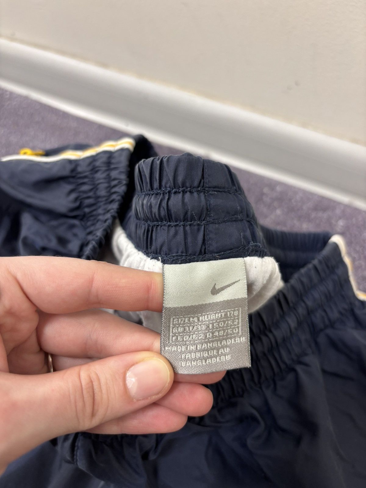 Nike Vintage Nike Y2K Navy Blue Nylon Track Pants Size US 32 / EU 48 - 11 Thumbnail
