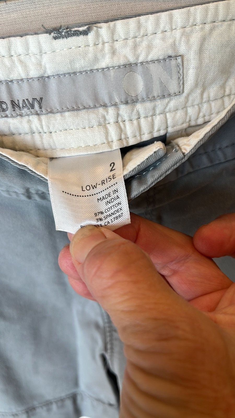 Old Navy Low Rise Gray Cotton Chino Shorts Old Navy Size 26" / US 2 / IT 38 - 5 Thumbnail