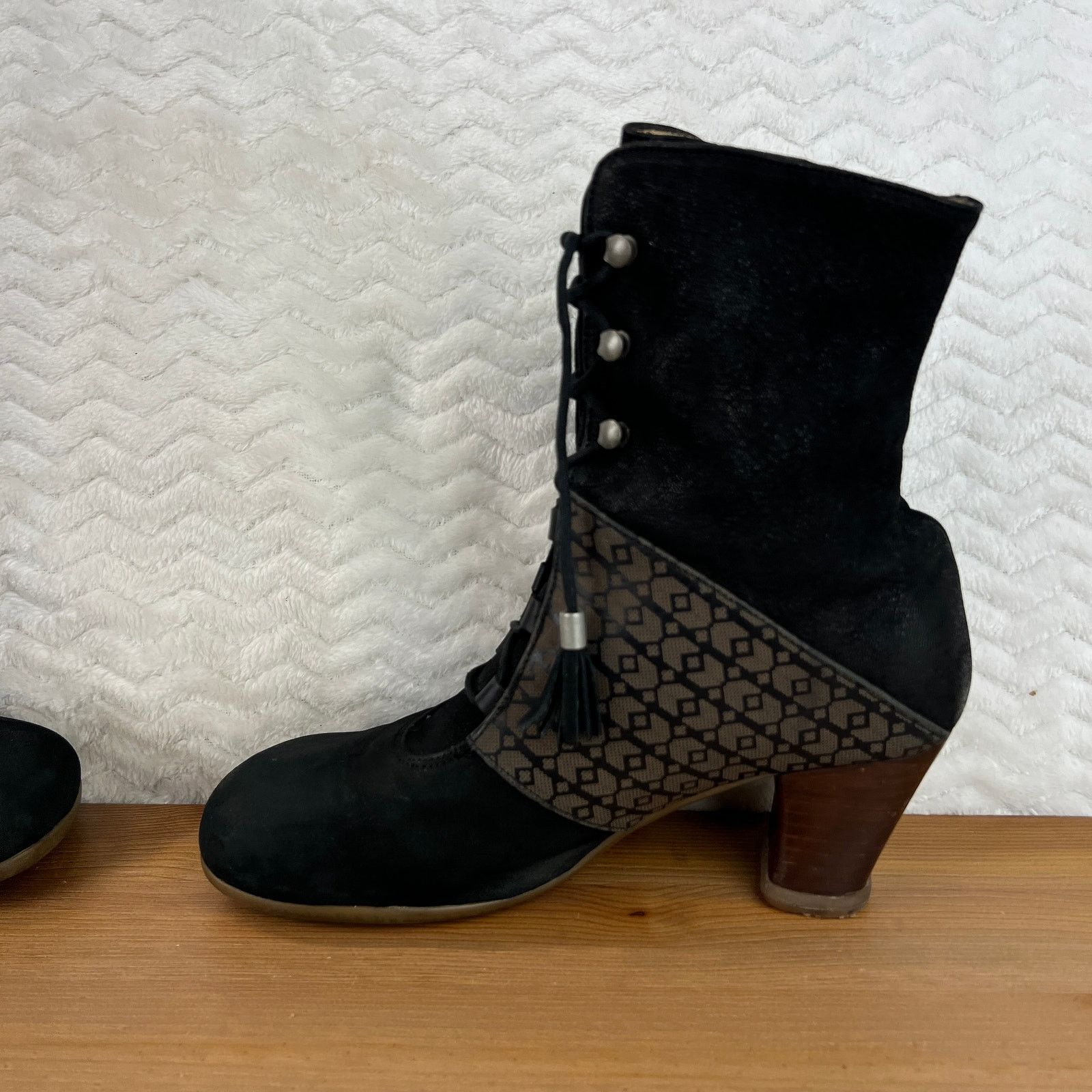 John Fluevog JOHN FLUEVOG OPERETTAS MARIETTA 7 SUEDE LEATHER BOOTS Discon Size US 7 / IT 37 - 8 Thumbnail