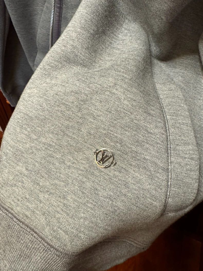 Louis Vuitton Louis Vuitton size 4l Grey Zip Hoodie Size US M / EU 48-50 / 2 - 3 Thumbnail