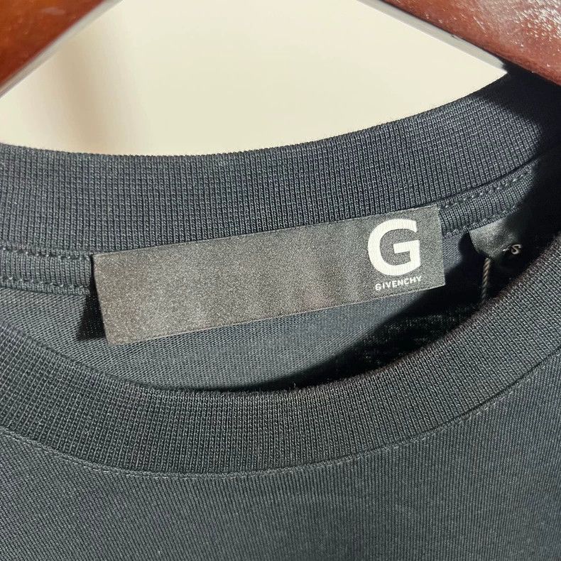 Givenchy Givenchy Black and Red Short-sleeve R0441 2506-Nextarrow Size US XS / EU 42 / 0 - 3 Thumbnail
