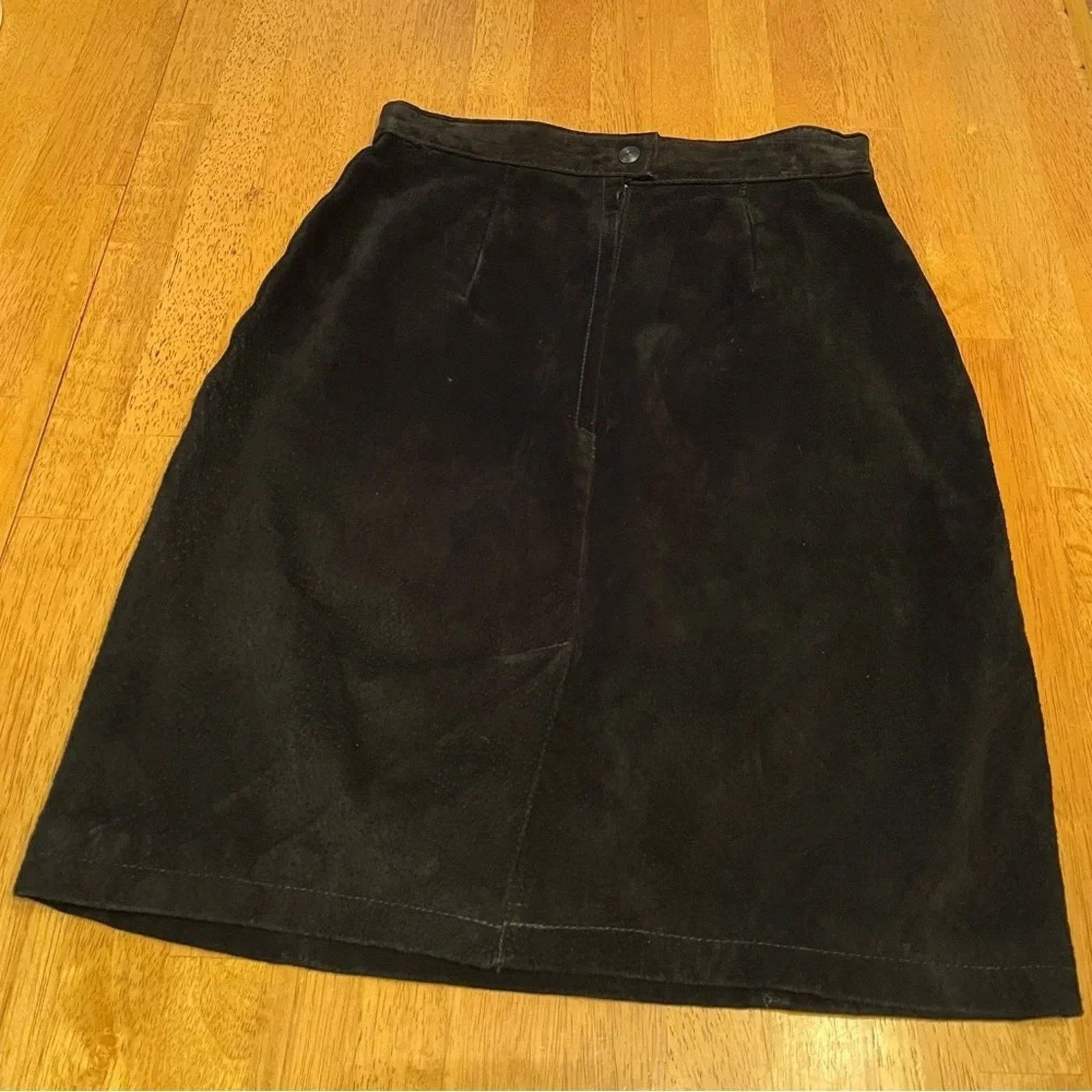 The Unbranded Brand The Limited vintage 100% suede leather skirt, size 6. Size 28" / US 6 / IT 42 - 2 Thumbnail