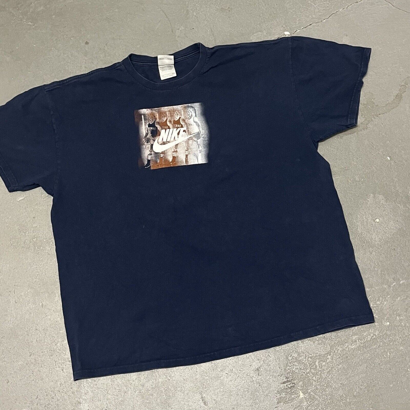 Nike Vintage 2000’s Y2K Nike S/S Graphic T-shirt Size XXL Navy Size US XXL / EU 58 / 5 - 2 Thumbnail
