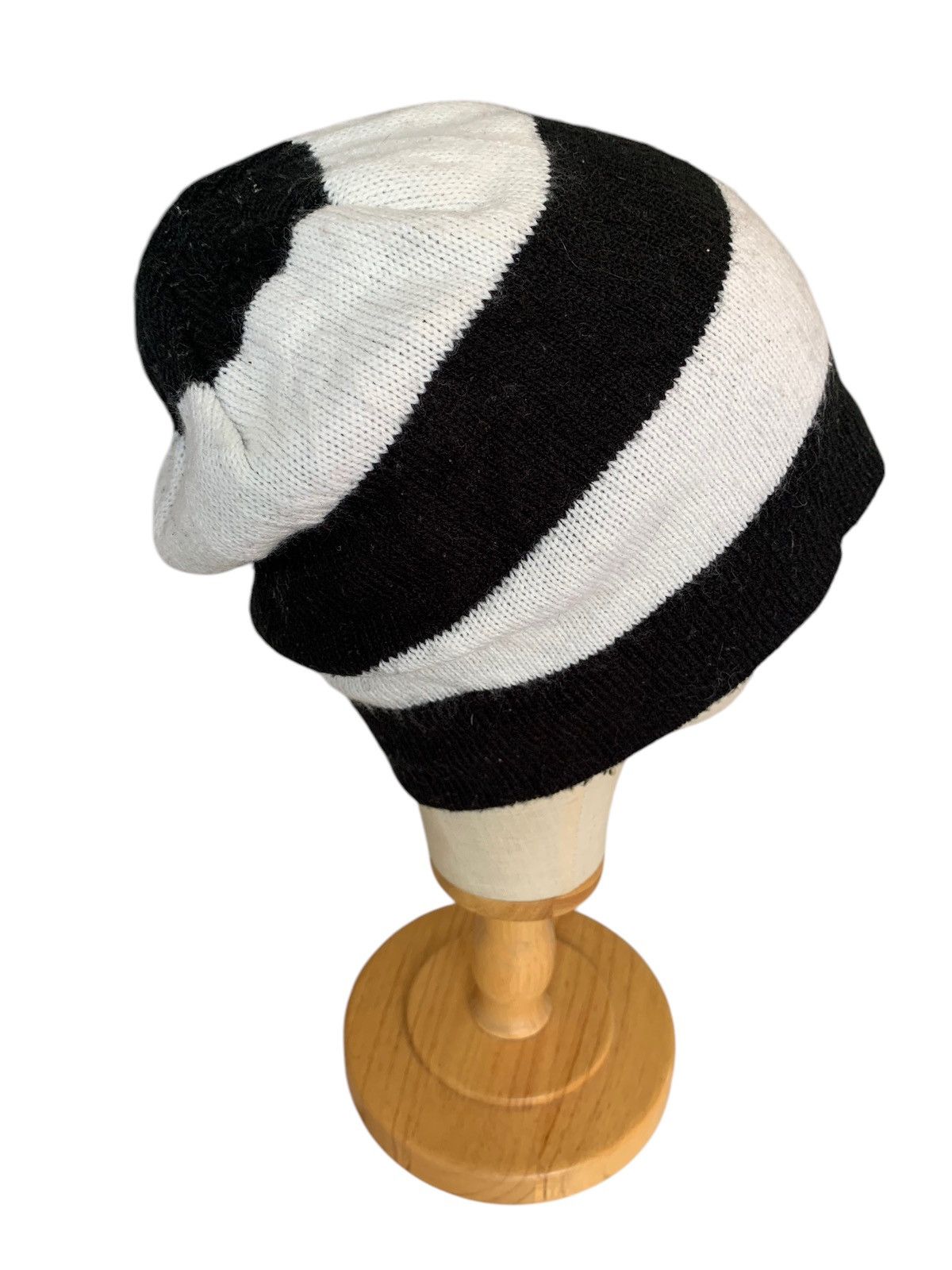Volcom Stripe Volcom Black&White Rare Hairy Streetwear Beanie Hats Size ONE SIZE - 4 Thumbnail