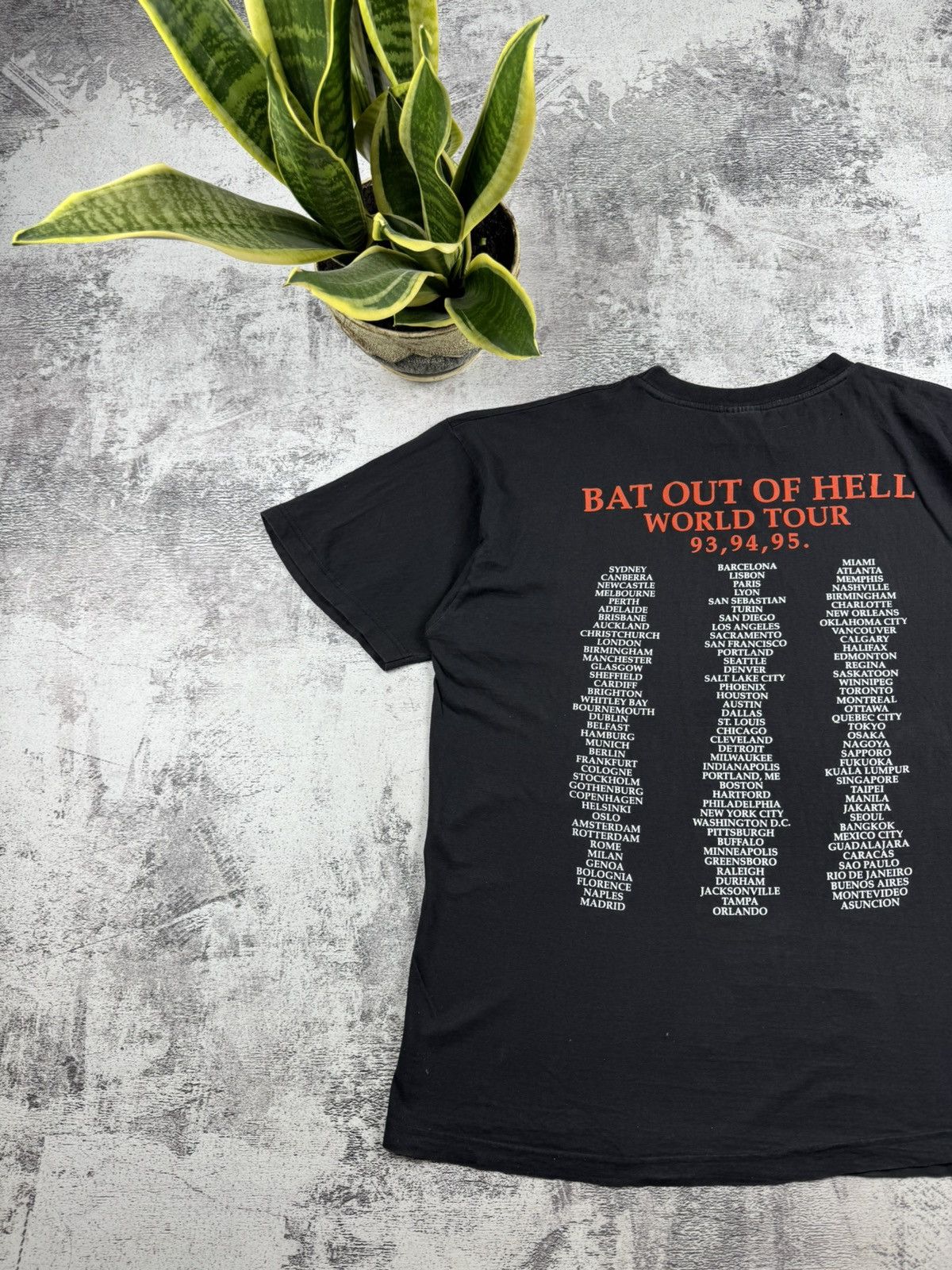 Band Tees Vintage MeatLoaf 1994 Black Rock Tour Faded Merch Devil Band Jersey T Shirt Tee Size US XL / EU 56 / 4 - 14 Thumbnail
