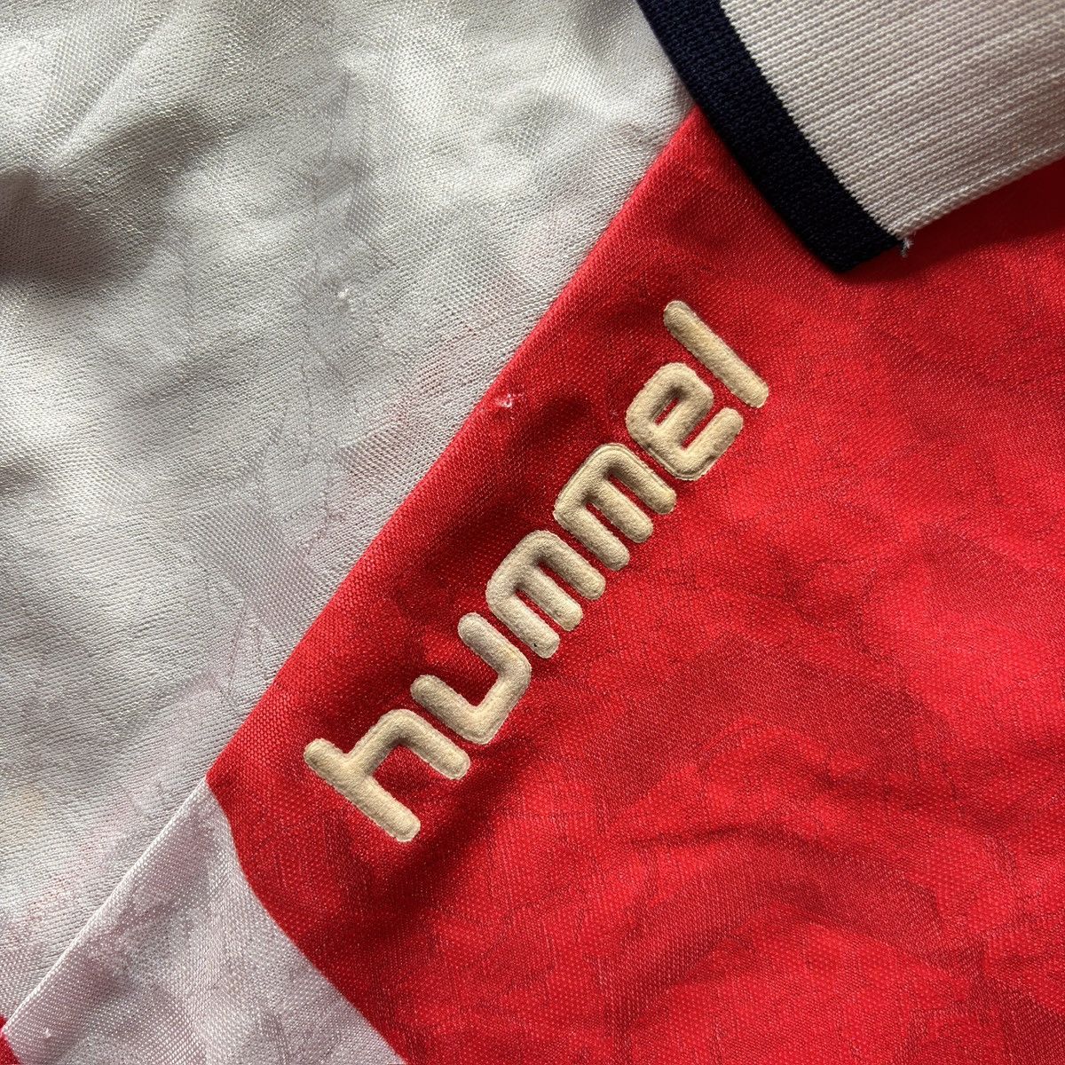 Hummel Denmark Home 1992 Euro Winner Laudrup #11 Soccer Jersey Size US M / EU 48-50 / 2 - 5 Thumbnail