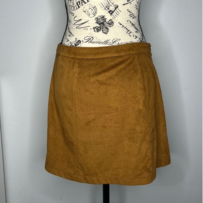 Garage Button Front 2 Square Pocket Faux Suede Skirt Size 28" / US 6 / IT 42 - 13 Thumbnail