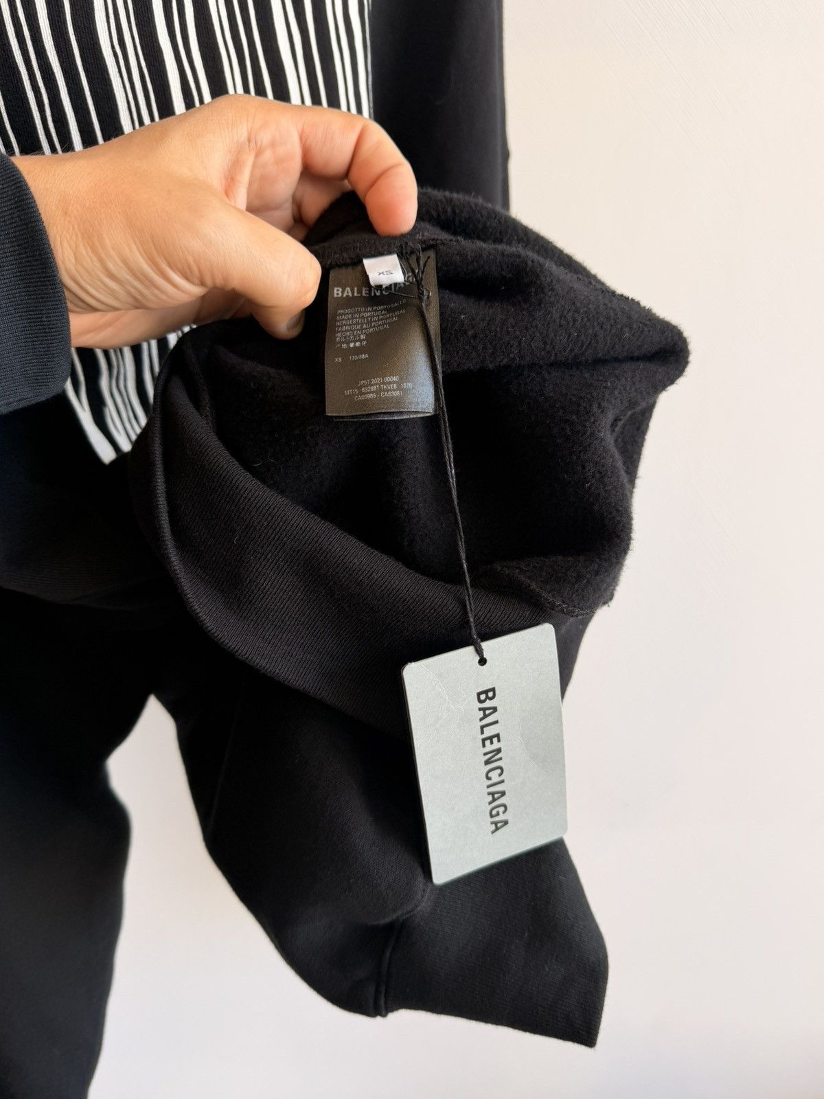 Balenciaga Balenciaga Oversized Logo Barcode Sweater Black Size XS Size US XS / EU 42 / 0 - 12 Thumbnail
