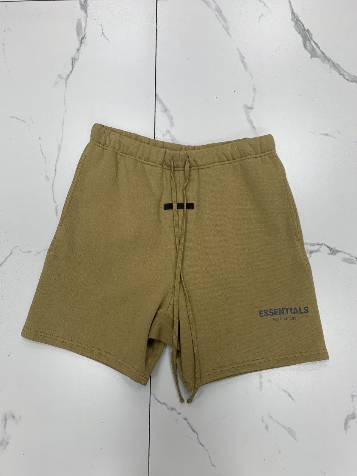 Essentials Fear of God Essentials Shorts "Amber" Size US 32 / EU 48 - 1 Thumbnail