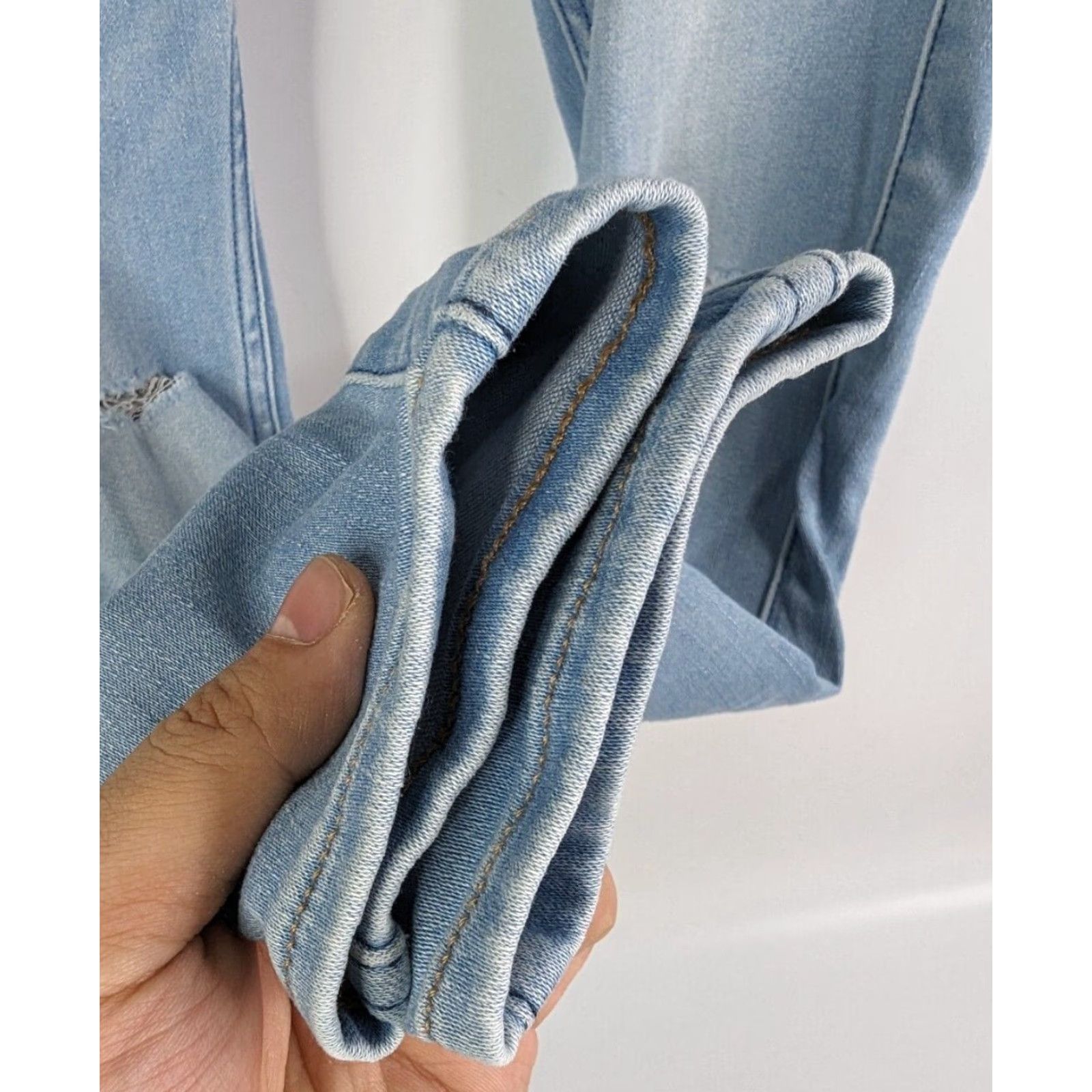 Abercrombie & Fitch Abercrombie & Fitch Mid rise Legging jean Women 27 Denim Skinny Distressed Light Wash Blue Wide Wearable Stretch Distressed, Whiskering, Fading Size 27" / US 4 / IT 40 - 4 Thumbnail