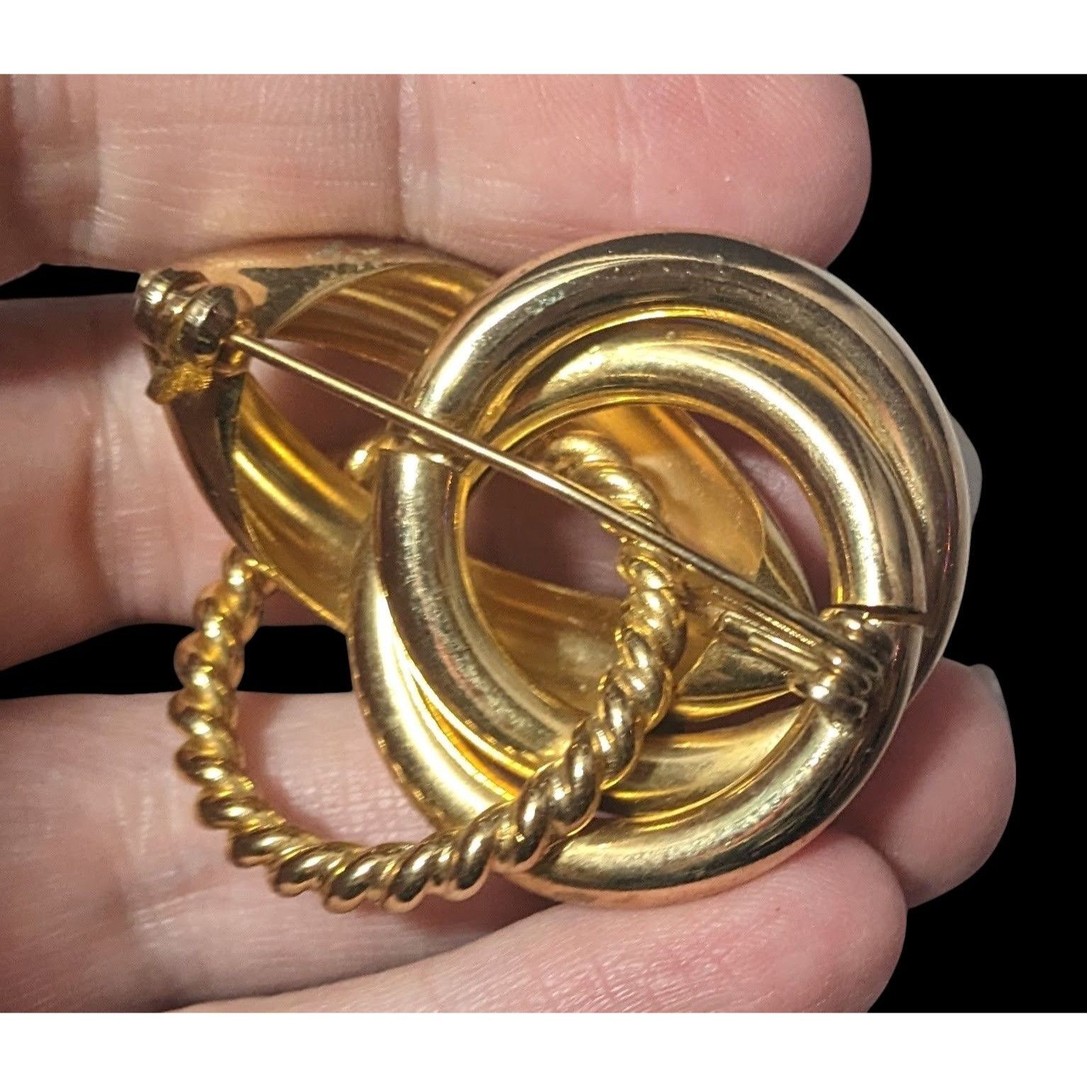 Other Vintage Abstract Gold Tone Metal Knot Brooch Size ONE SIZE - 3 Thumbnail