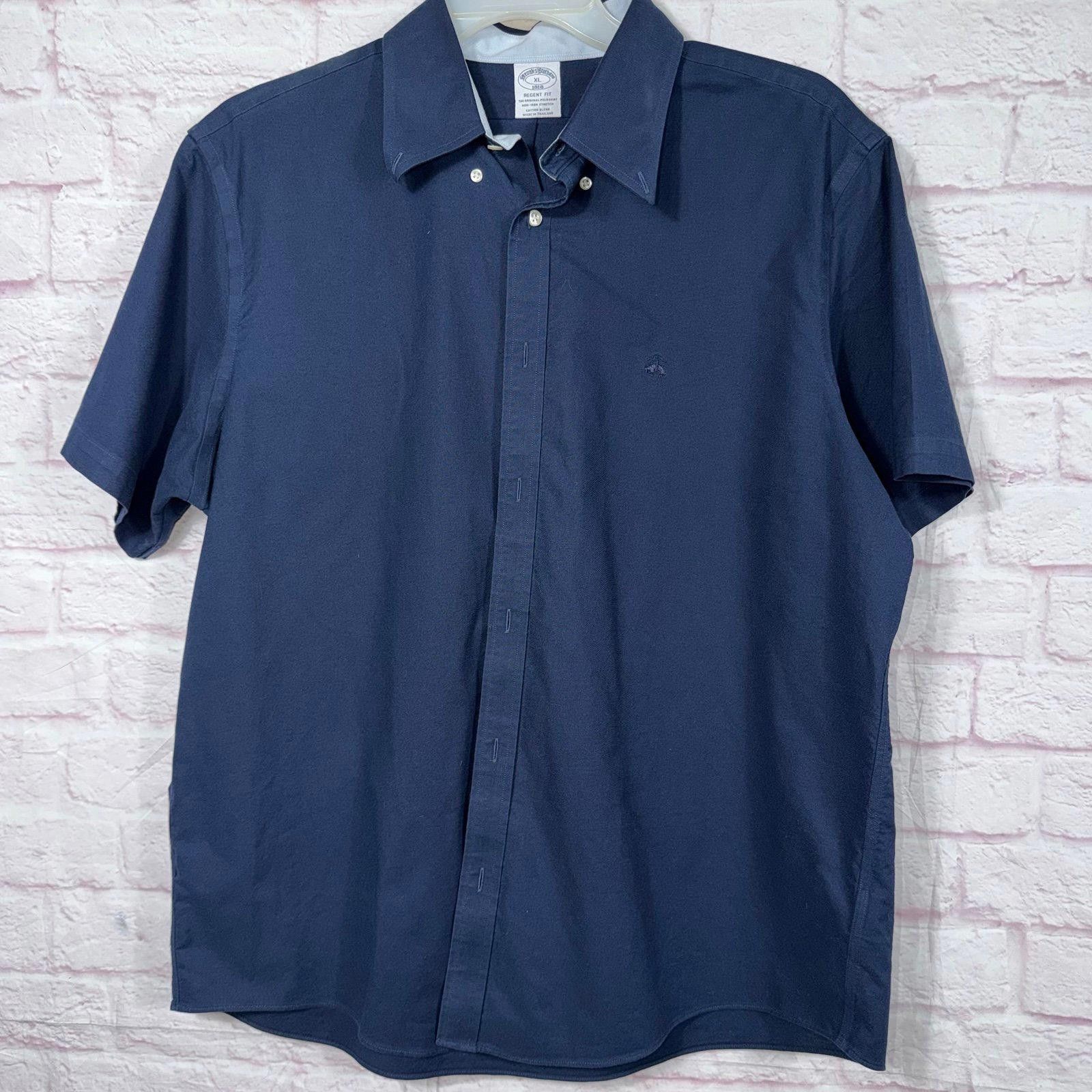Brooks Brothers Brooks Brothers Regent Fit Button-Up Shirt XL Size US XL / EU 56 / 4 - 1 Thumbnail