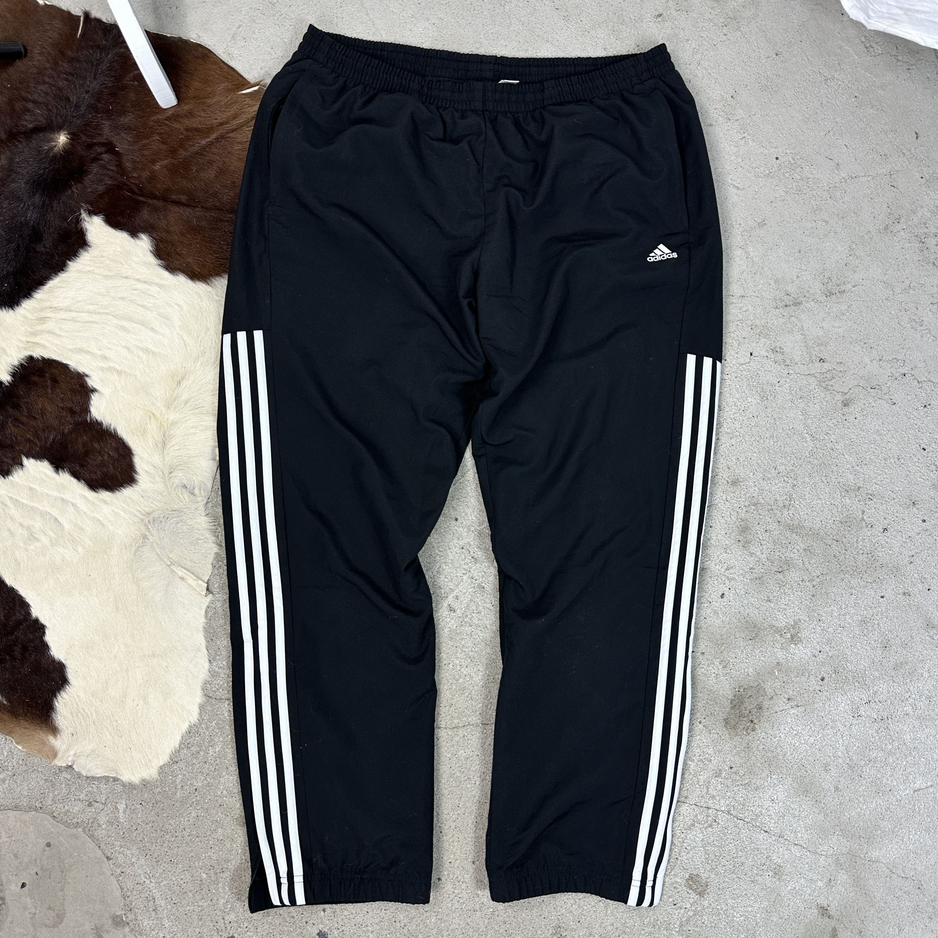 Adidas × Vintage Vintage Sportswear Streetwear Adidas Sweatpants 00s Size US 40 / EU 56 - 1 Thumbnail