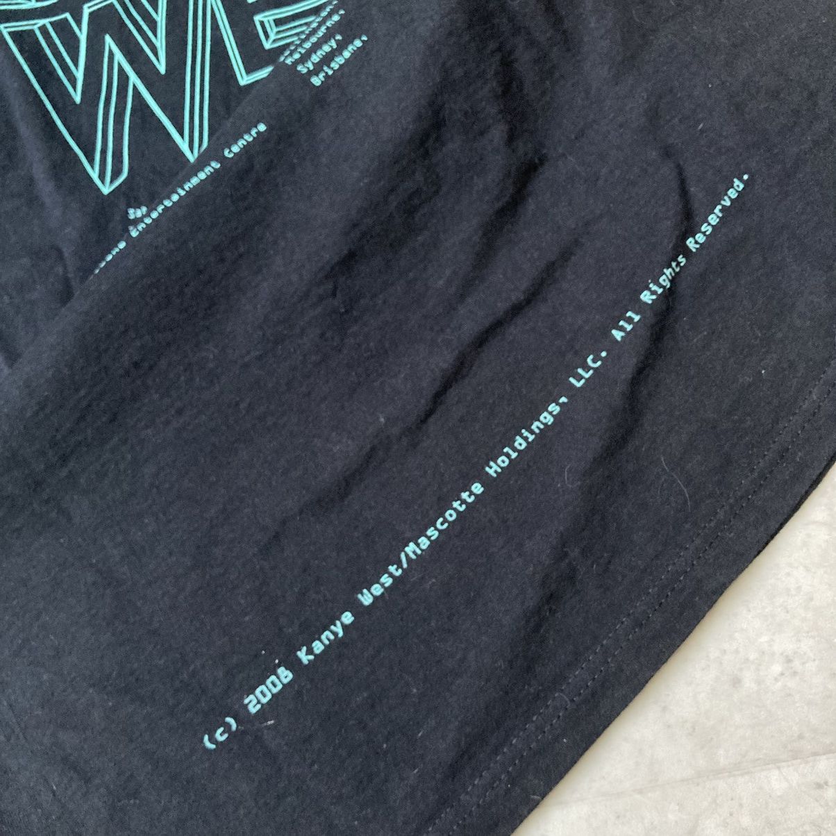 Rap Tees vintage kanye west glow in the dark tour rap tee Size US M / EU 48-50 / 2 - 7 Thumbnail