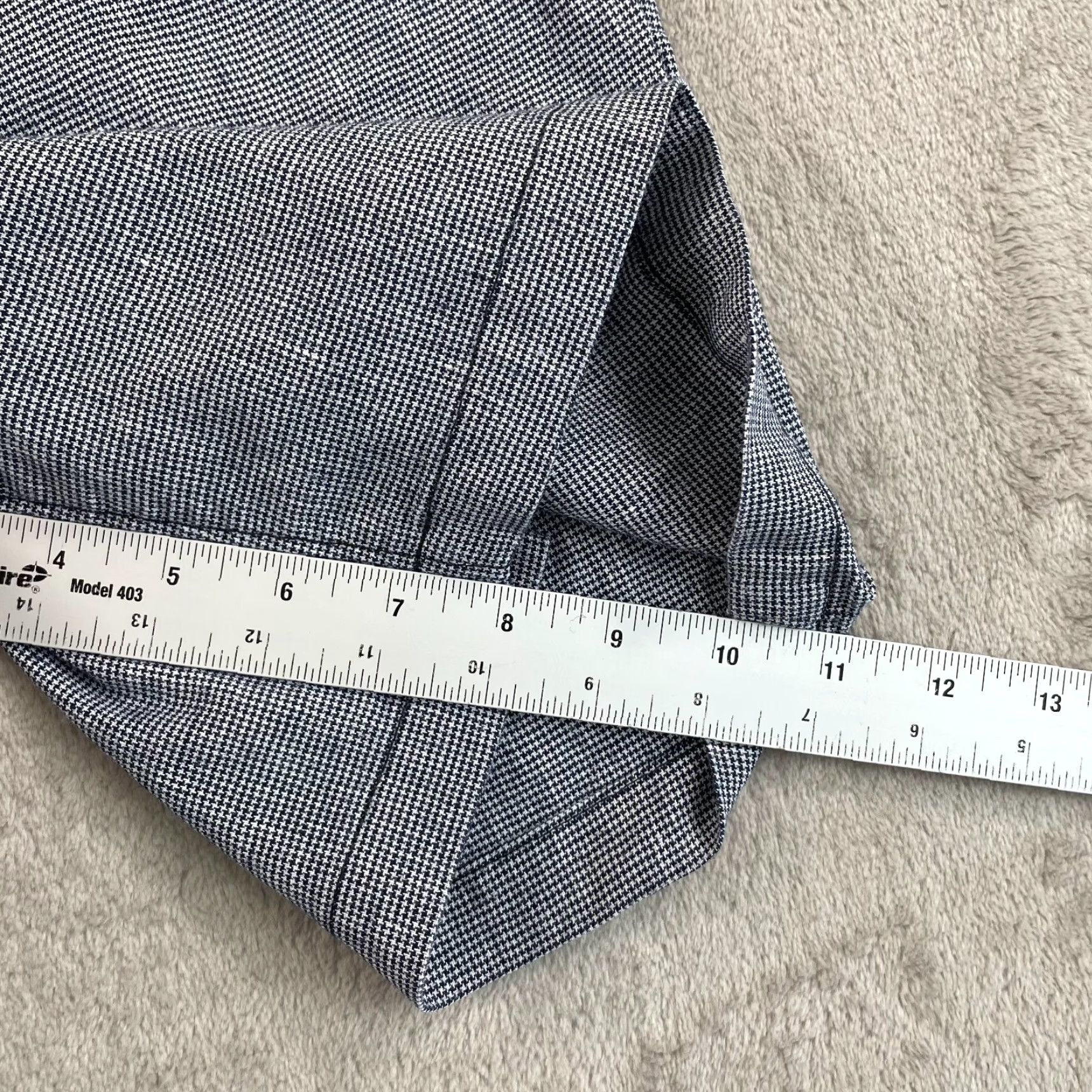 Banana Republic VINTAGE Banana Republic Aiden Shorts Men 35 Blue Chino Linen Blend Geometric Houndstooth Casual Zip Front Pockets 35 Regular Men Size US 35 - 7 Thumbnail
