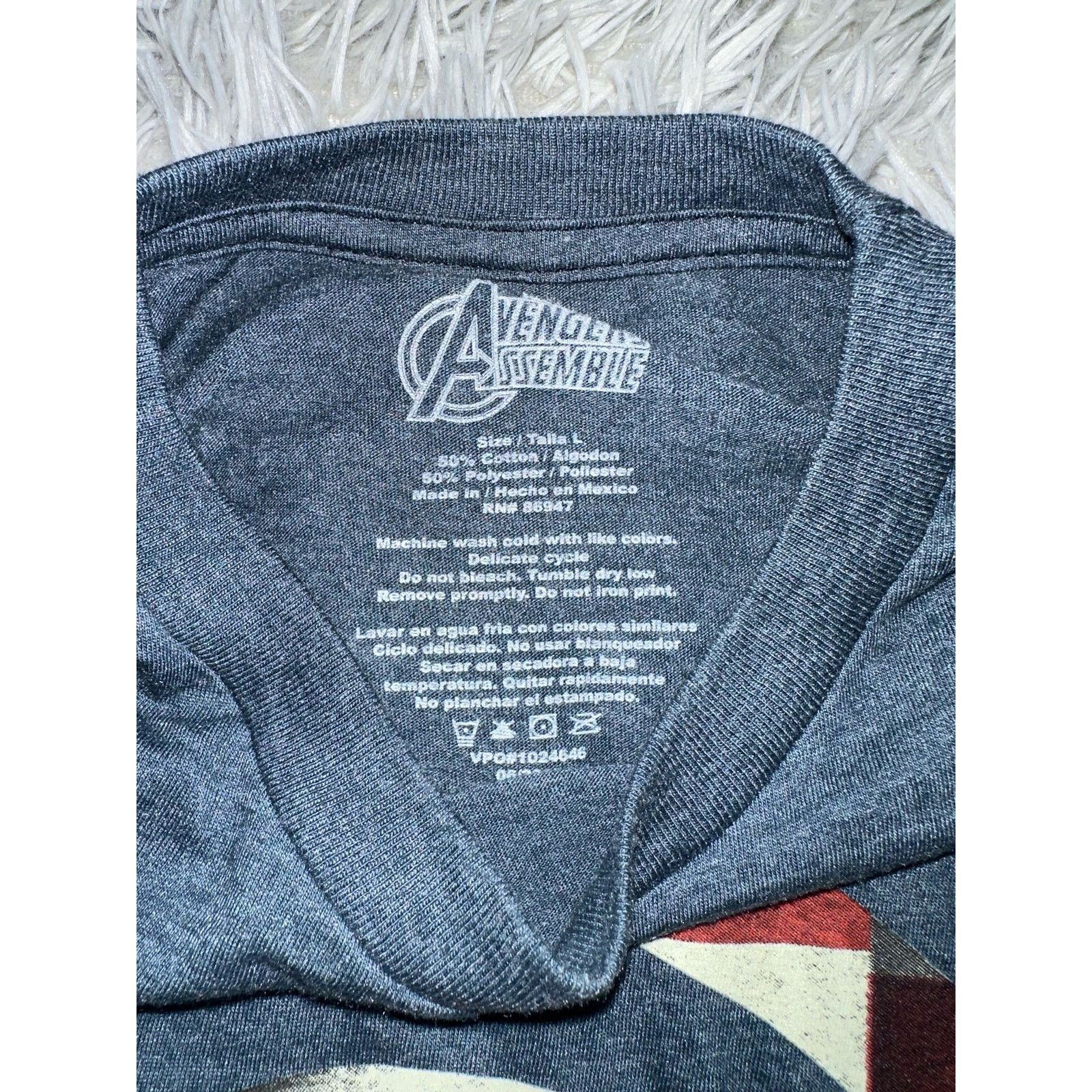 & Other Stories Marvel Avengers Assemble Captain America USA Shield Size L / US 10 / IT 46 - 3 Thumbnail