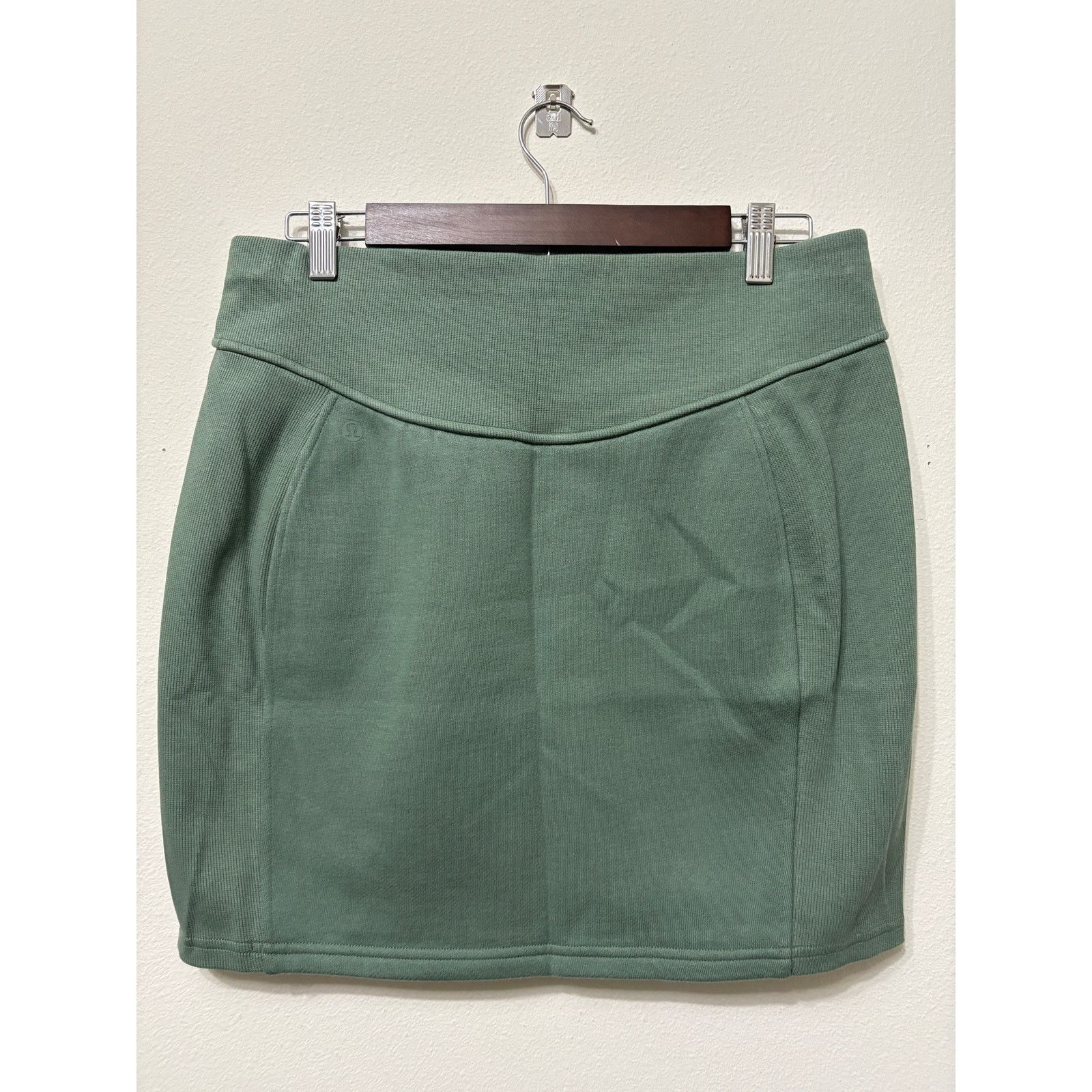 Lululemon NWT Lululemon Scuba Mini Skirt Sz L MSRP $78 Gray Eucalyptus Size 32" / US 10 / IT 46 - 3 Thumbnail