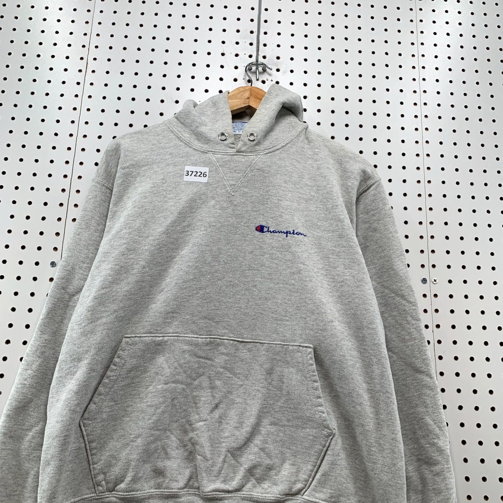 Champion VTG Champion Hoodie Sweatshirt Mens Large Gray Distressed Heavy Pullover 21.5x25 Pullover Sweatshirt Mens Large Gray 90s Champion Hoodie Mens L Gray Size US L / EU 52-54 / 3 - 6 Thumbnail
