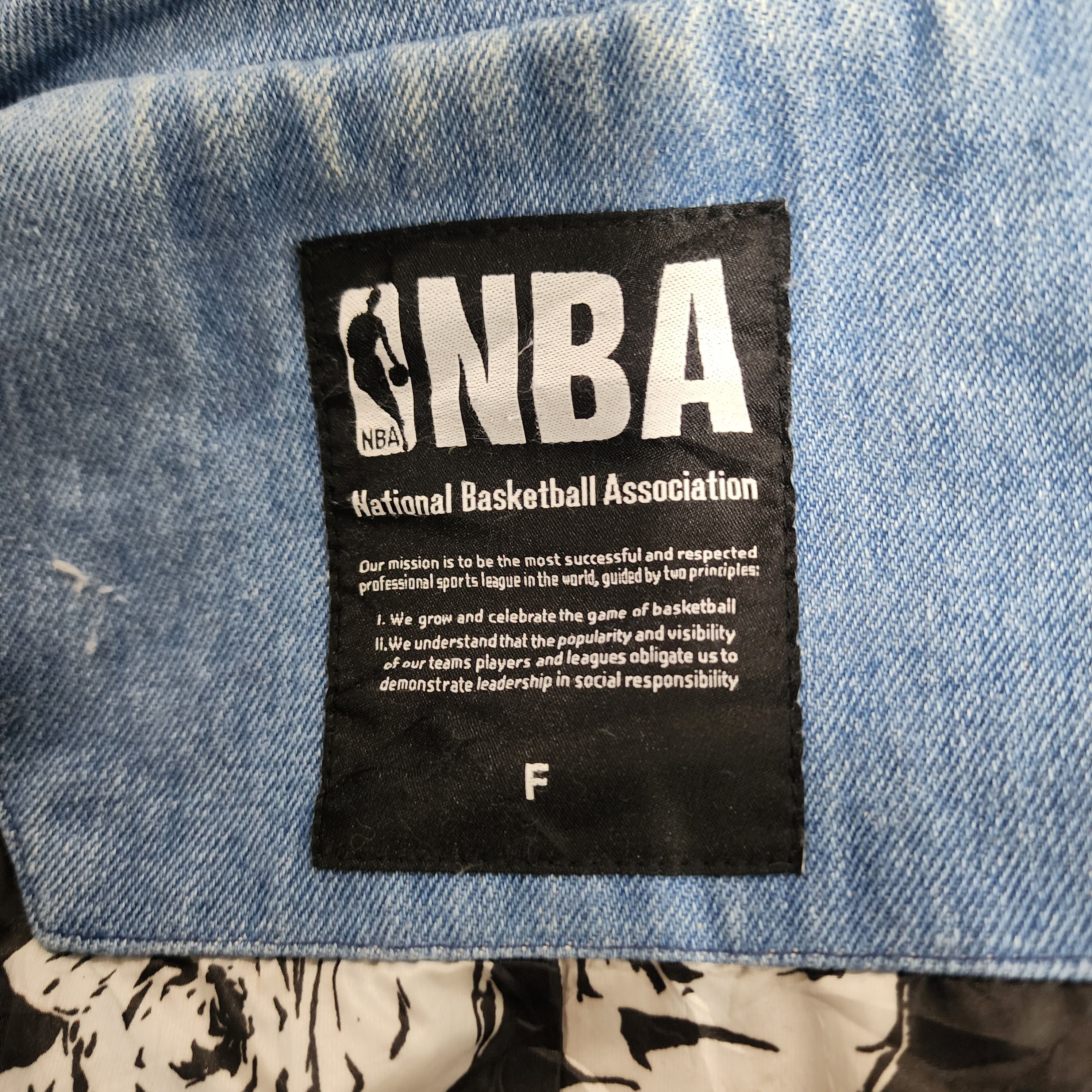 NBA NBA Chicago Bull Vintage Denim Jacket Size US L / EU 52-54 / 3 - 7 Thumbnail