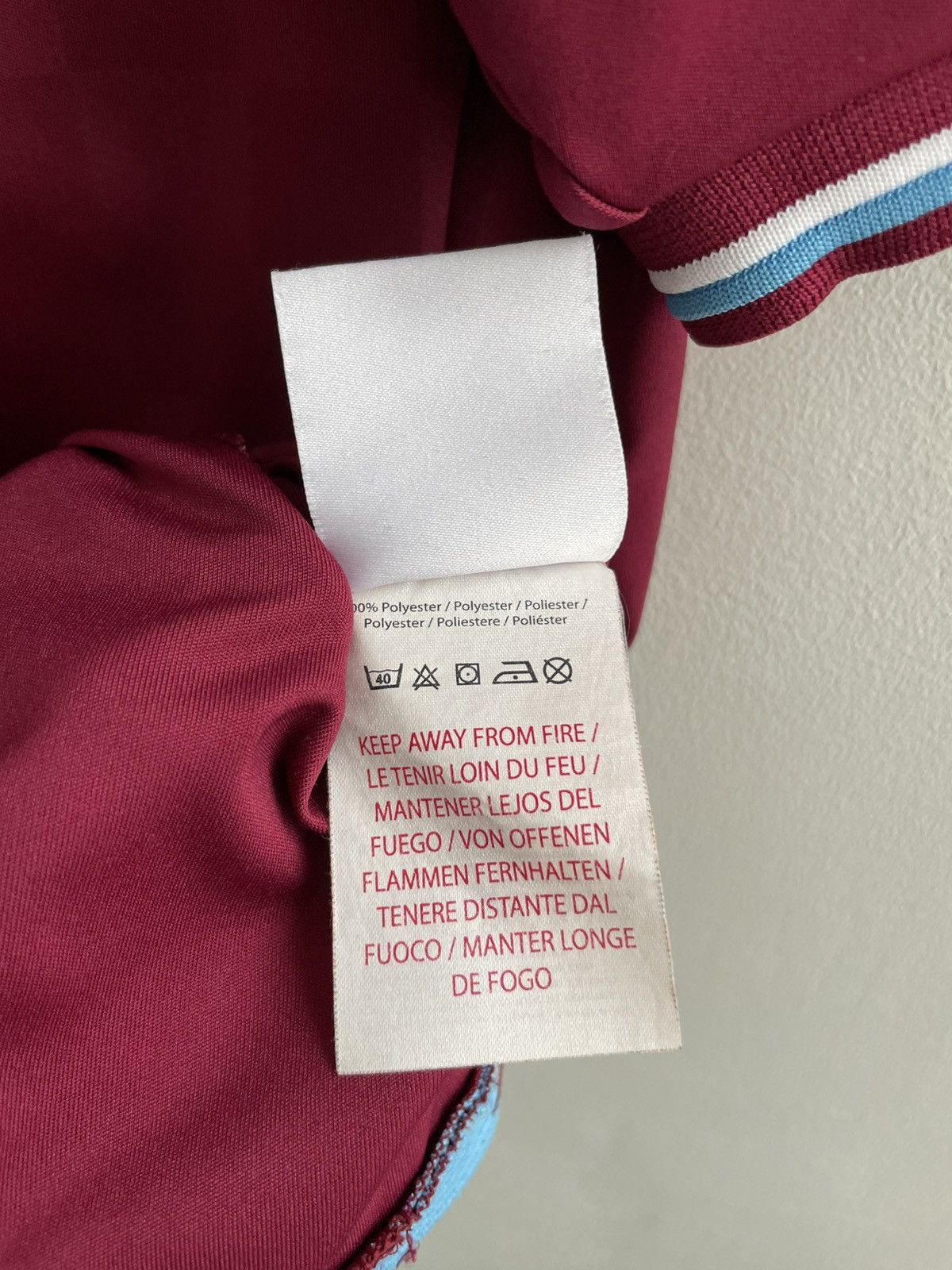 Umbro West Ham United 2009 2010 Home Football Shirt Soccer Jersey Size US L / EU 52-54 / 3 - 14 Thumbnail