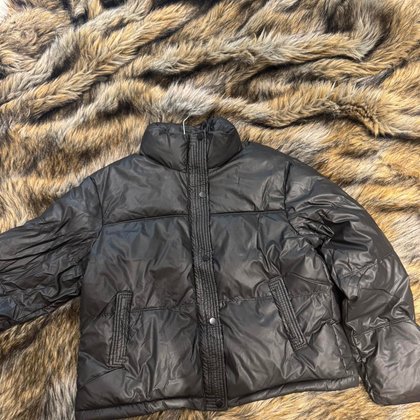 Express NWT Womens Express Puffer Jacket $128 MSRP Limited Edition Size S / US 4 / IT 40 - 2 Thumbnail