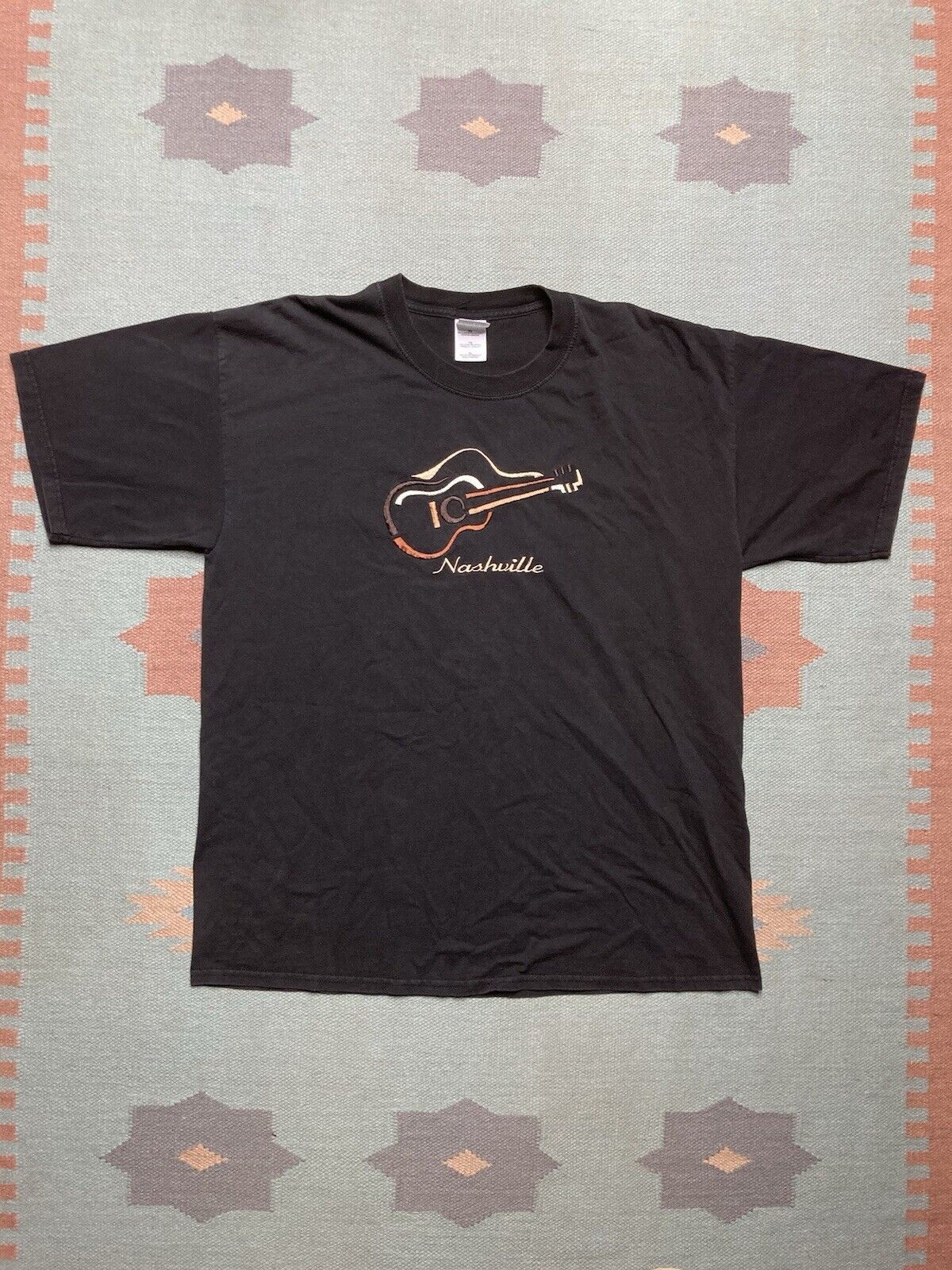 Gildan × Vintage VTG t shirt Nashville Tennessee guitar music embroidered XL Size US XL / EU 56 / 4 - 1 Thumbnail