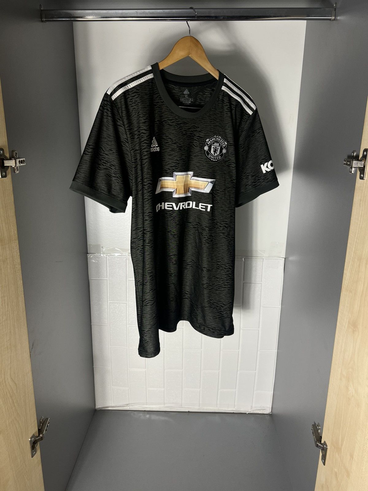 Vintage ADIDAS FC MANCHESTER UNITED ENGLAND SOCCER JERSEY RETRO Y2K Size US XL / EU 56 / 4 - 7 Thumbnail