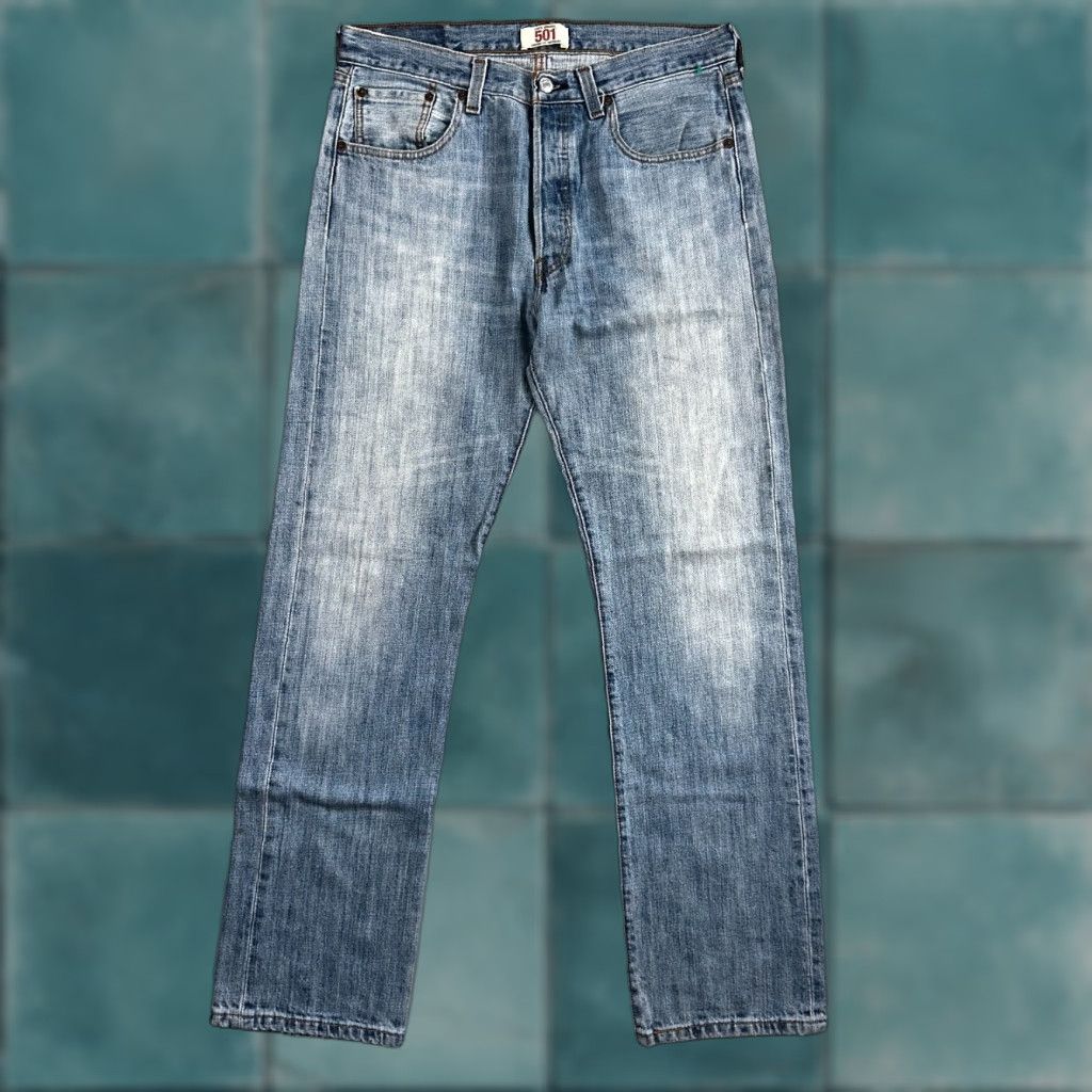 Levi's VINTAGE Levi's 501 Jeans Straight 34x34 Men Blue Light Wash 90s - Regular Rise Mid 10-12 - Button Closure Size US 34 / EU 50 - 1 Thumbnail