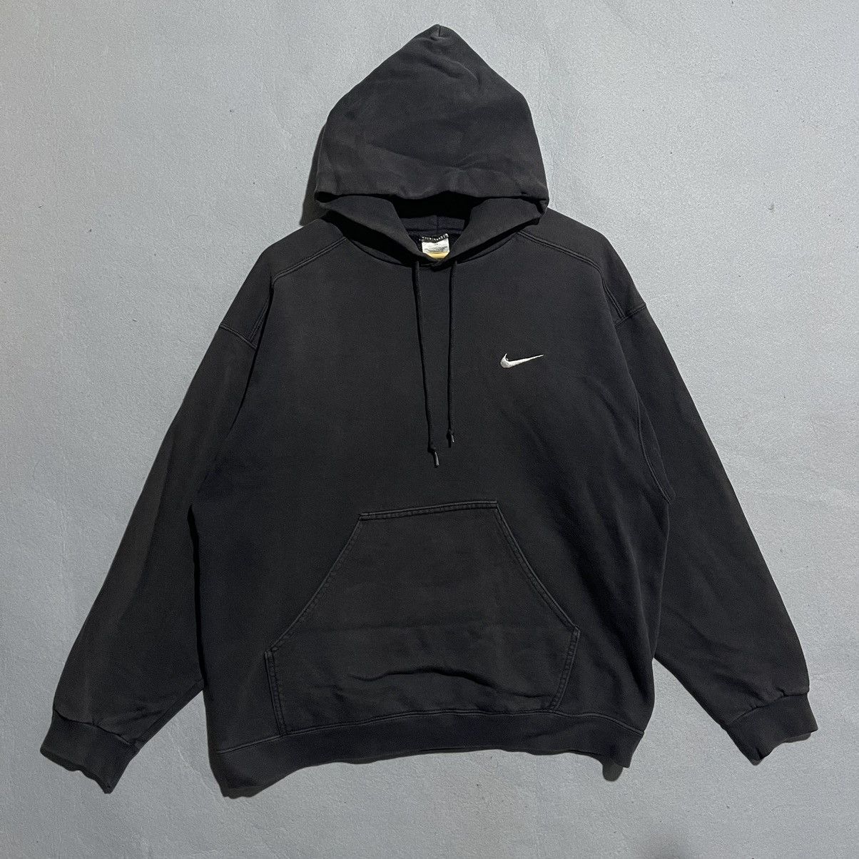 Nike Vintage Nike Black Hoodie – Classic Embroidered Swoosh Size US L / EU 52-54 / 3 - 1 Thumbnail