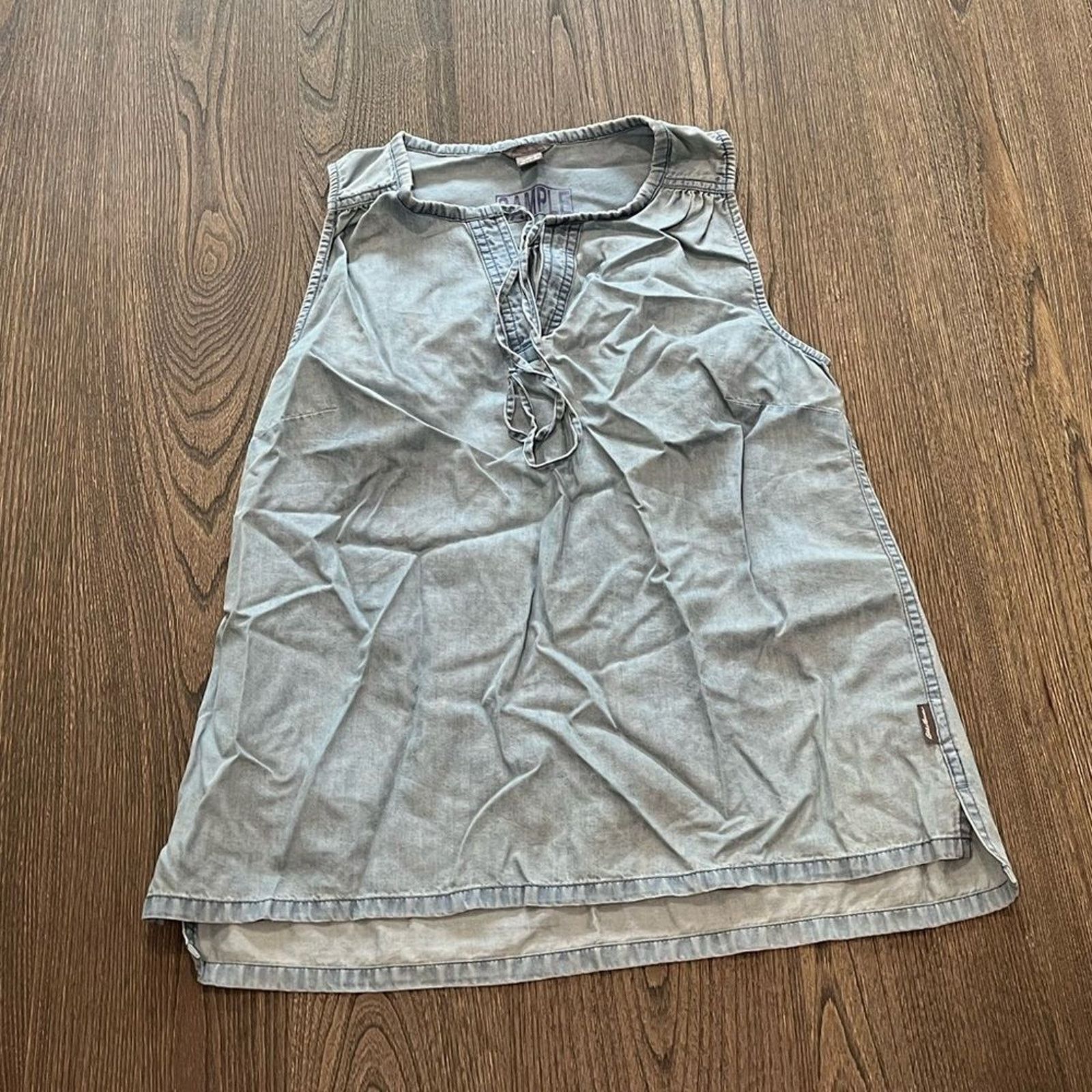 Eddie Bauer NWOT Eddie Bauer Light Denim Chambray Tie Neck Tank Top S Size S / US 4 / IT 40 - 1 Thumbnail