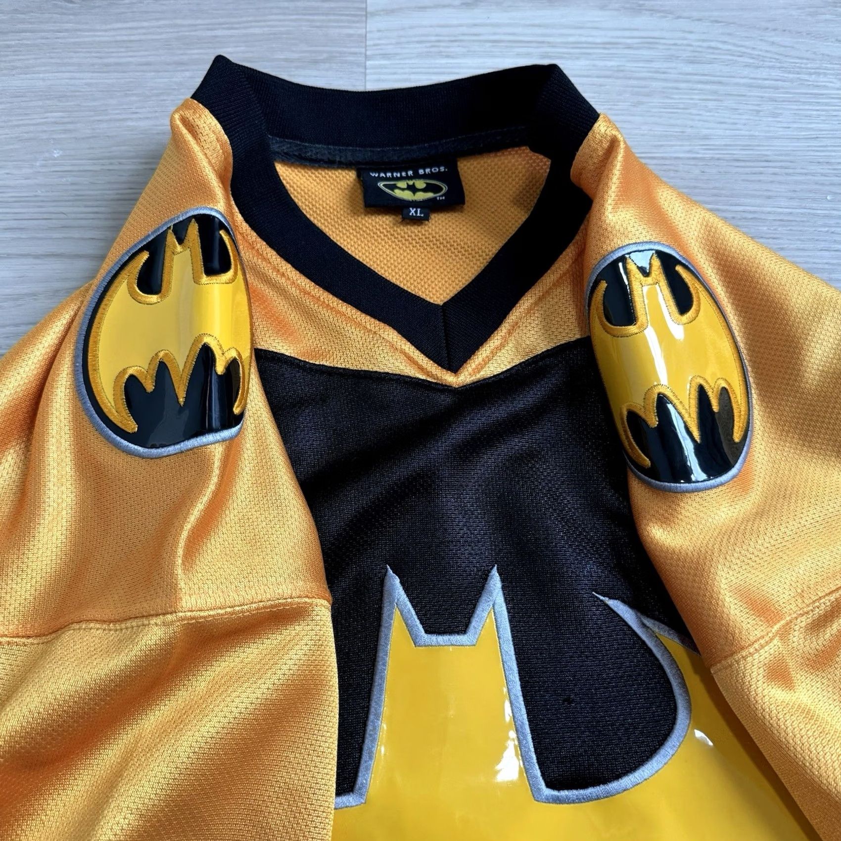 Vintage VINTAGE Warner Bros Batman Jersey T-Shirt XL Black Embroidered Retro 2002 HTF Mens Size US XL / EU 56 / 4 - 7 Thumbnail