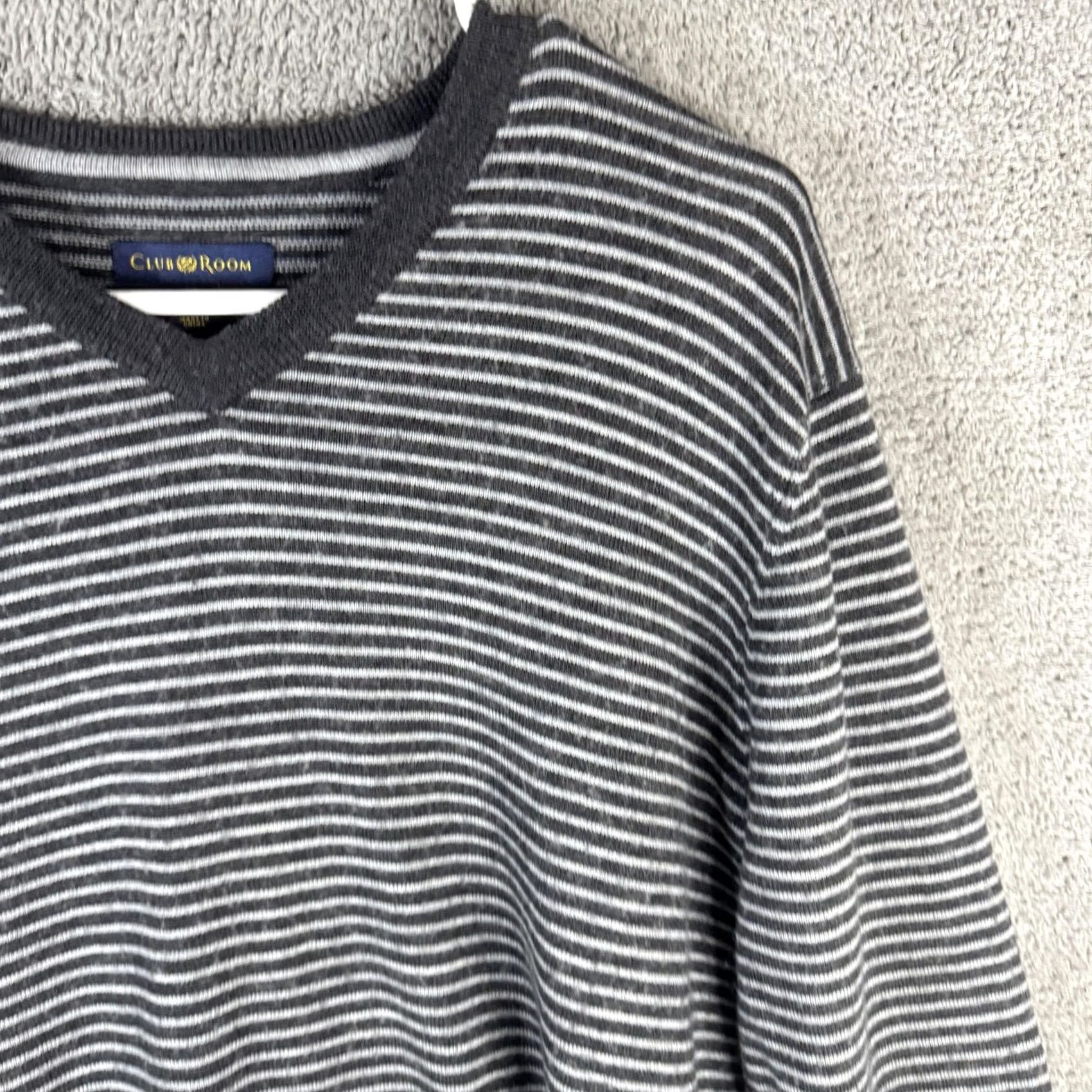 Club Room Club Room Sweater Mens Medium Gray Striped V Neck Merino Wool Acrylic Pullover Size US M / EU 48-50 / 2 - 4 Thumbnail