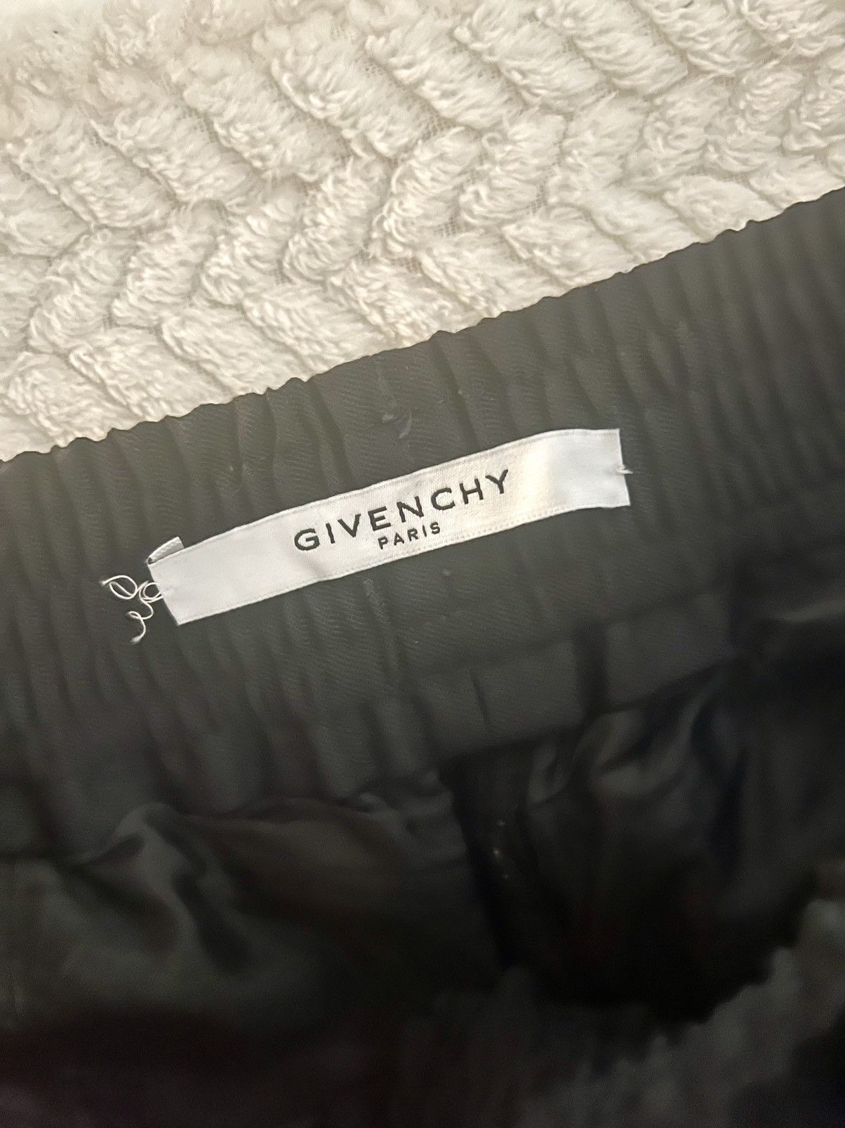 Givenchy RARE Givenchy Luxury Sweatpants Red V Design Black Pants Size US 30 / EU 46 - 7 Thumbnail