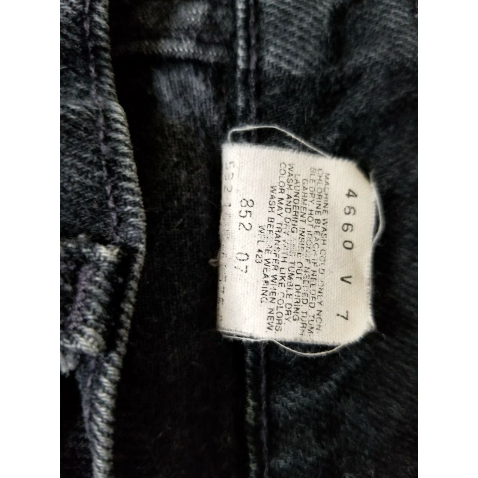 Levi's Vintage Levi's Jeans Women's Tapered Regular Fit Sz 13 Black 90s Made in USA Size 34" / US 12 / IT 48 - 7 Thumbnail