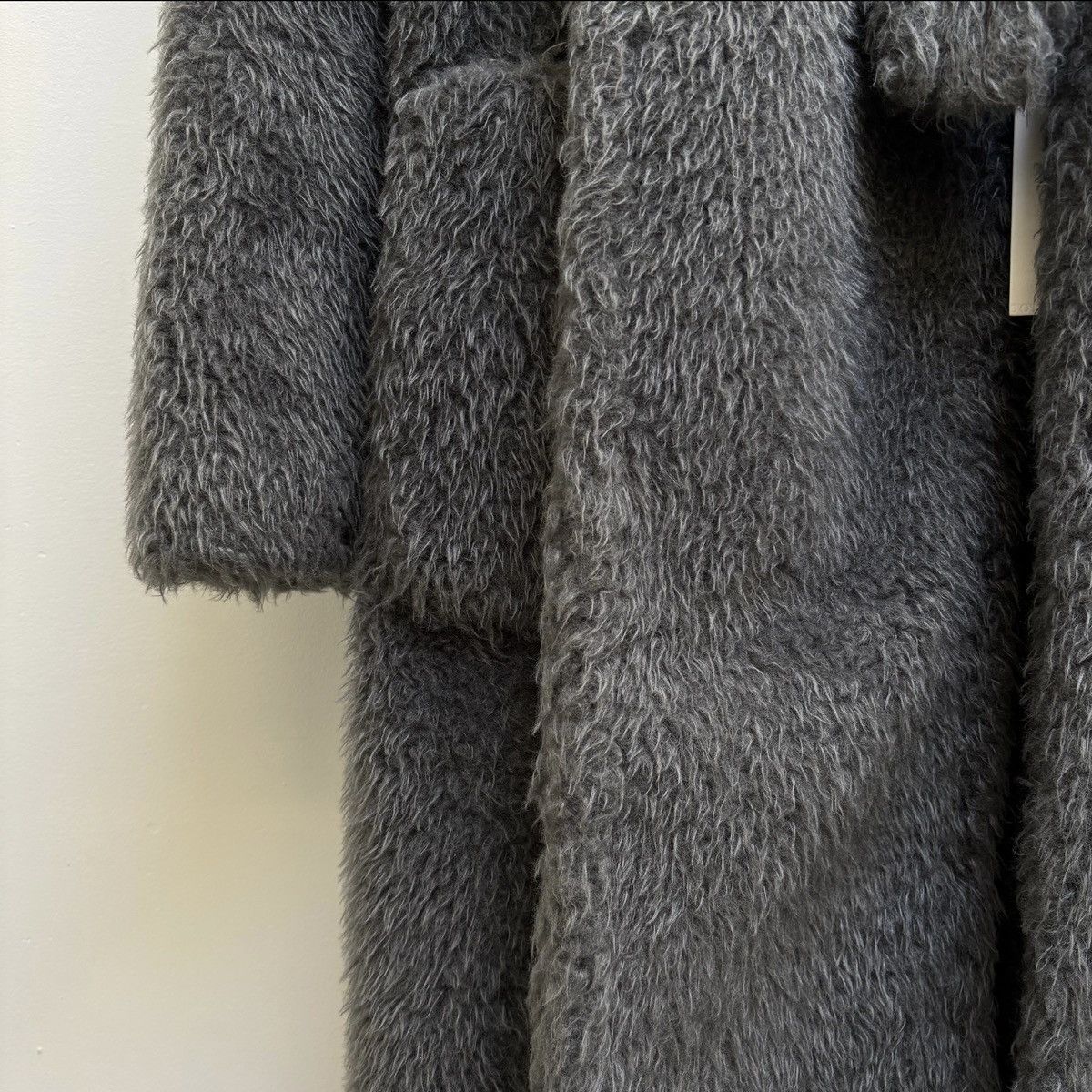 Helmut Lang FW19 Helmut Lang Layered Shaggy Fur Charcoal Robe Size M / US 6-8 / IT 42-44 - 9 Thumbnail