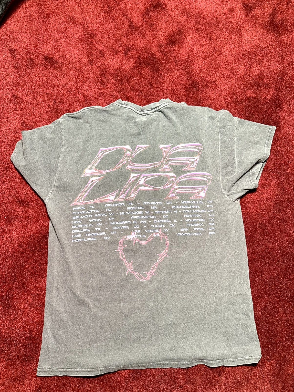 Band Tees DUA LIPA T Shirt, size Small Barbed Wire Concert Tour Faded Size US S / EU 44-46 / 1 - 2 Thumbnail