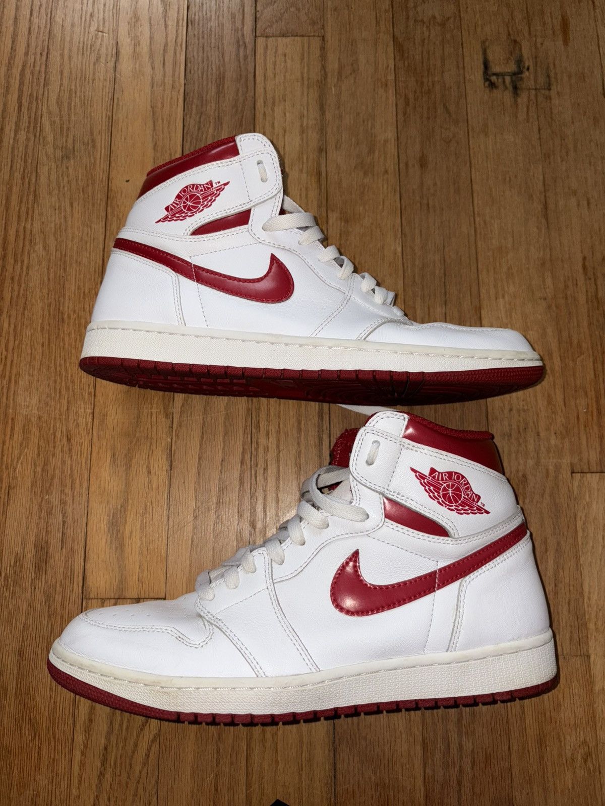 Jordan Brand × Nike Air Jordan 1 Retro High OG Metallic Red Size US 11 / EU 44 - 1 Thumbnail