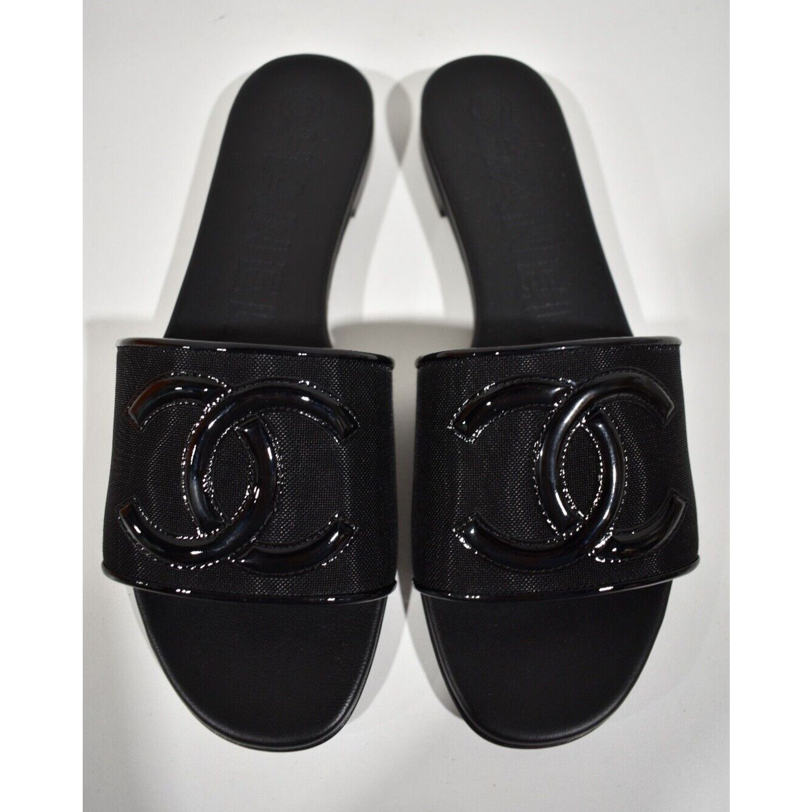 Chanel Chanel 23P Black Mesh Patent Leather CC Logo Slide Sandal Size US 8 / IT 38 - 1 Thumbnail