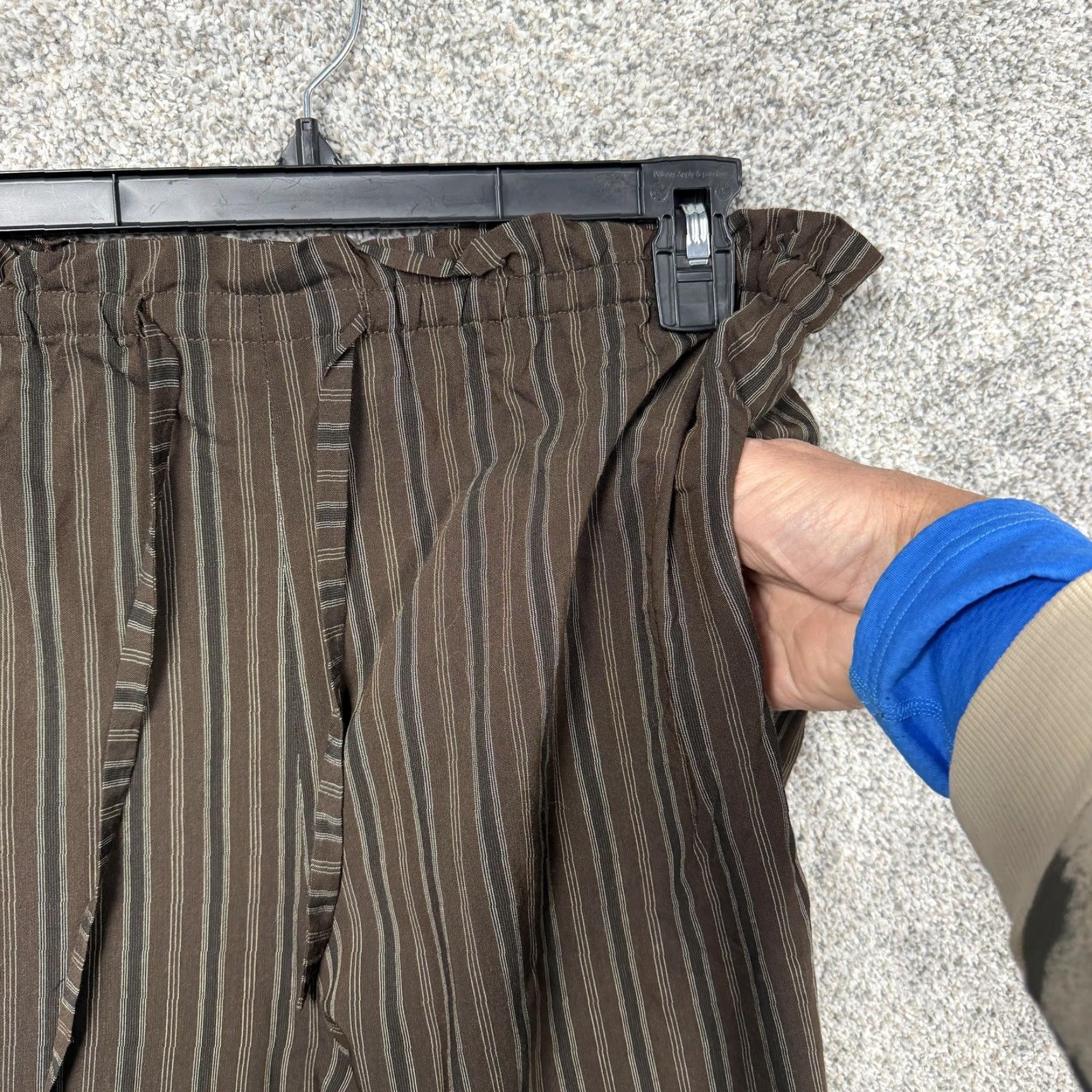 Liz Claiborne VINTAGE Liz Claiborne Collection Pants Women 10 Brown Striped Elastic Waist Pockets Lightweight Rayon 29.5in Inseam Casual Business Mens Womens Girls? Size 32" / US 10 / IT 46 - 7 Thumbnail