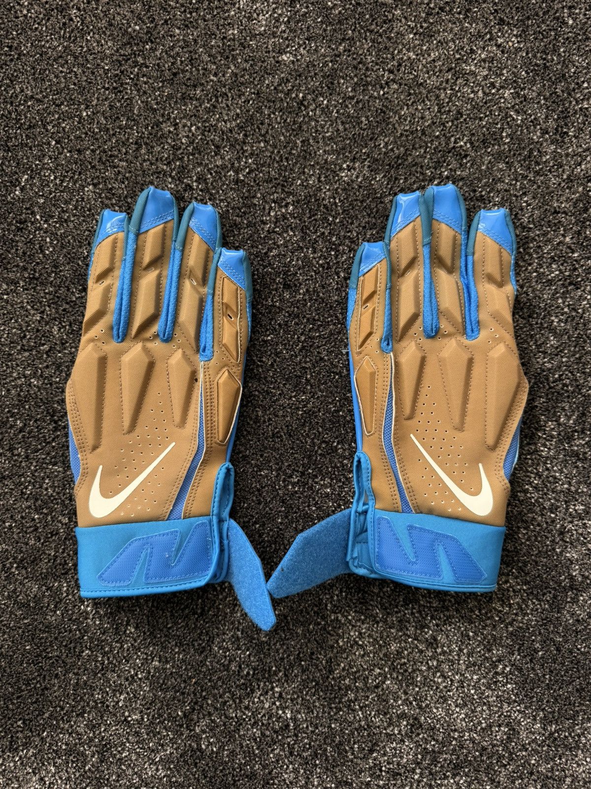 Nike x Off-White D-Tack Football Gloves