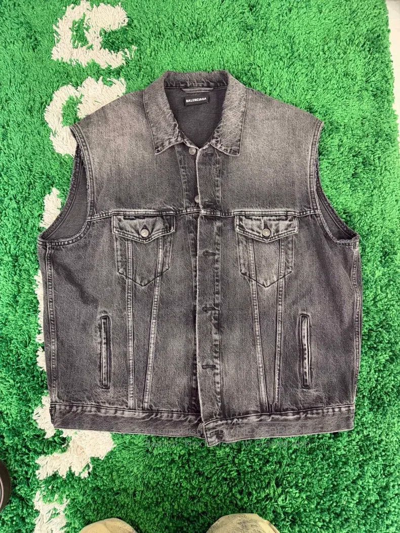 Balenciaga Balenciaga Washed Grey Denim Vest Size US M / EU 48-50 / 2 - 3 Thumbnail