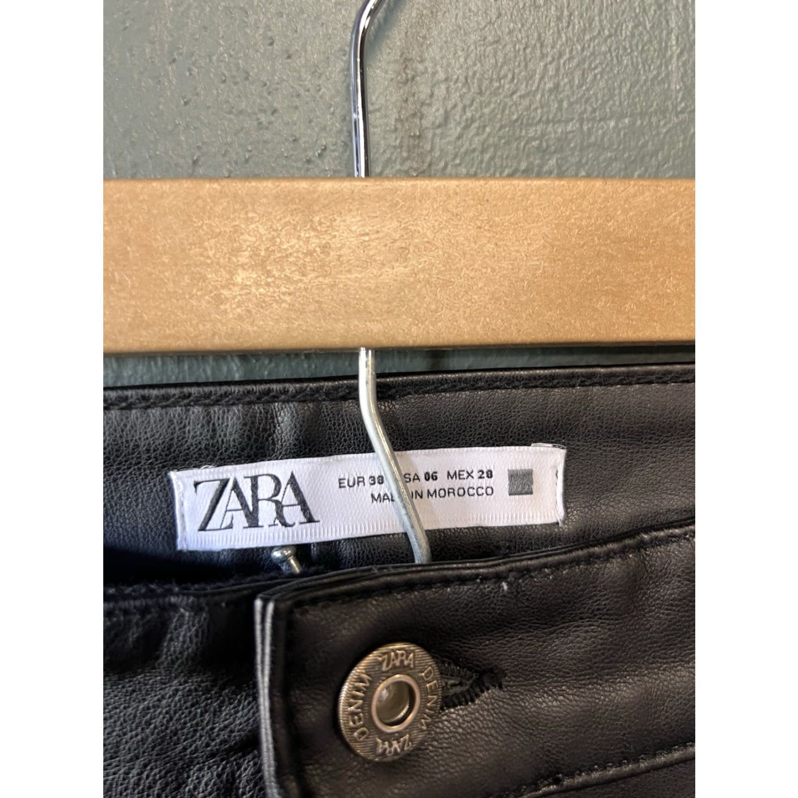 Zara Zara Womens Black Leather Straight Leg Pants Size 6 Cropped Regular Pants Womens Leather Black Straight 6 Cropped Spain 25in inseam Size 28" / US 6 / IT 42 - 3 Thumbnail