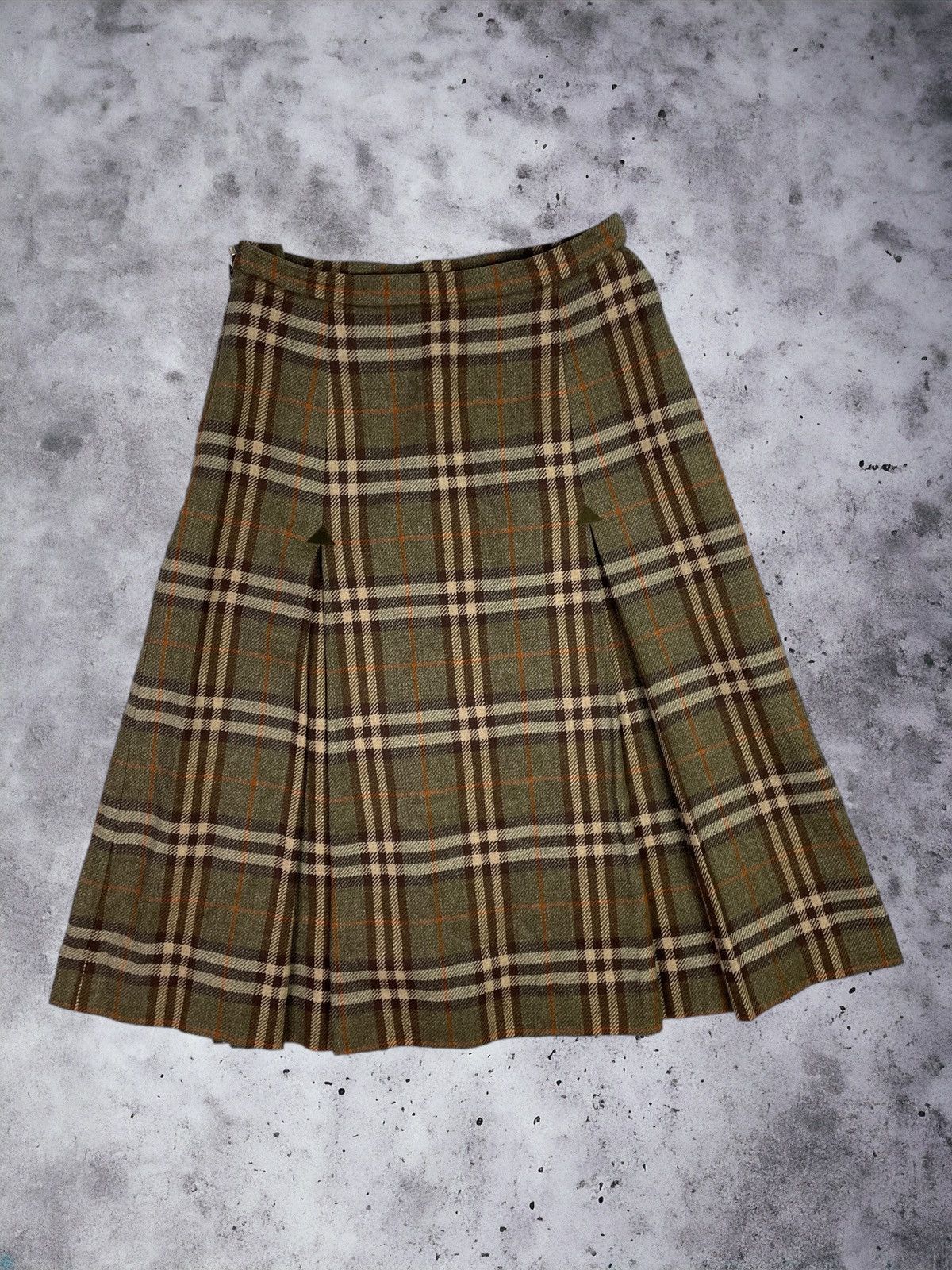 image of 80's Burberrys Nova Check Wool Skirt in Khaki, Women's (Size 28)
