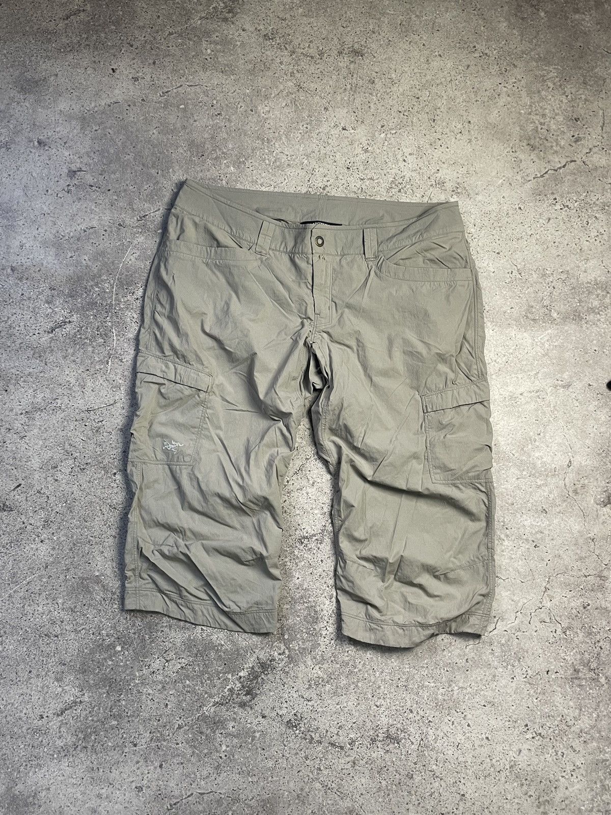 Arc'teryx Vintage Y2K Arcteryx Cargo Shorts Size US 32 / EU 48 - 1 Thumbnail